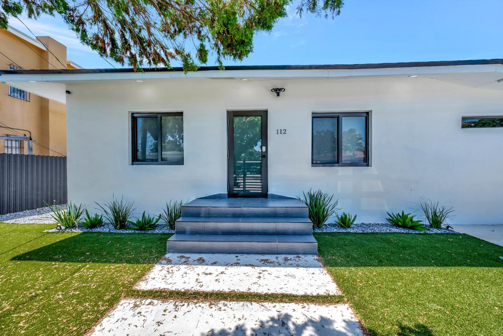 Lux Modern 4BR Villa with Pool in Miami