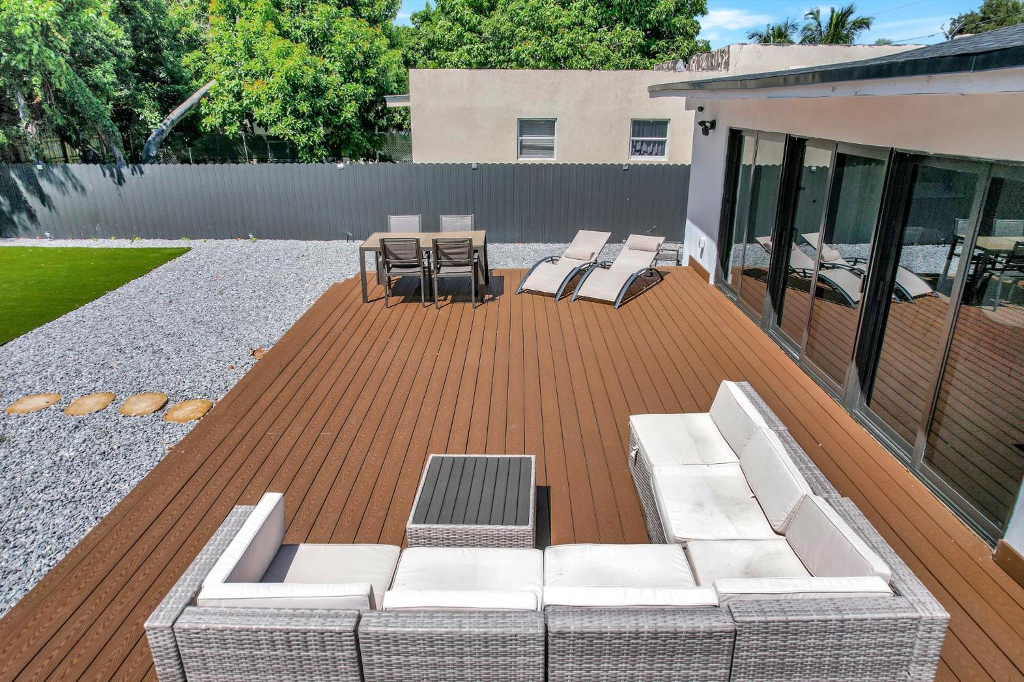 Lux Modern 4BR Villa with Pool in Miami