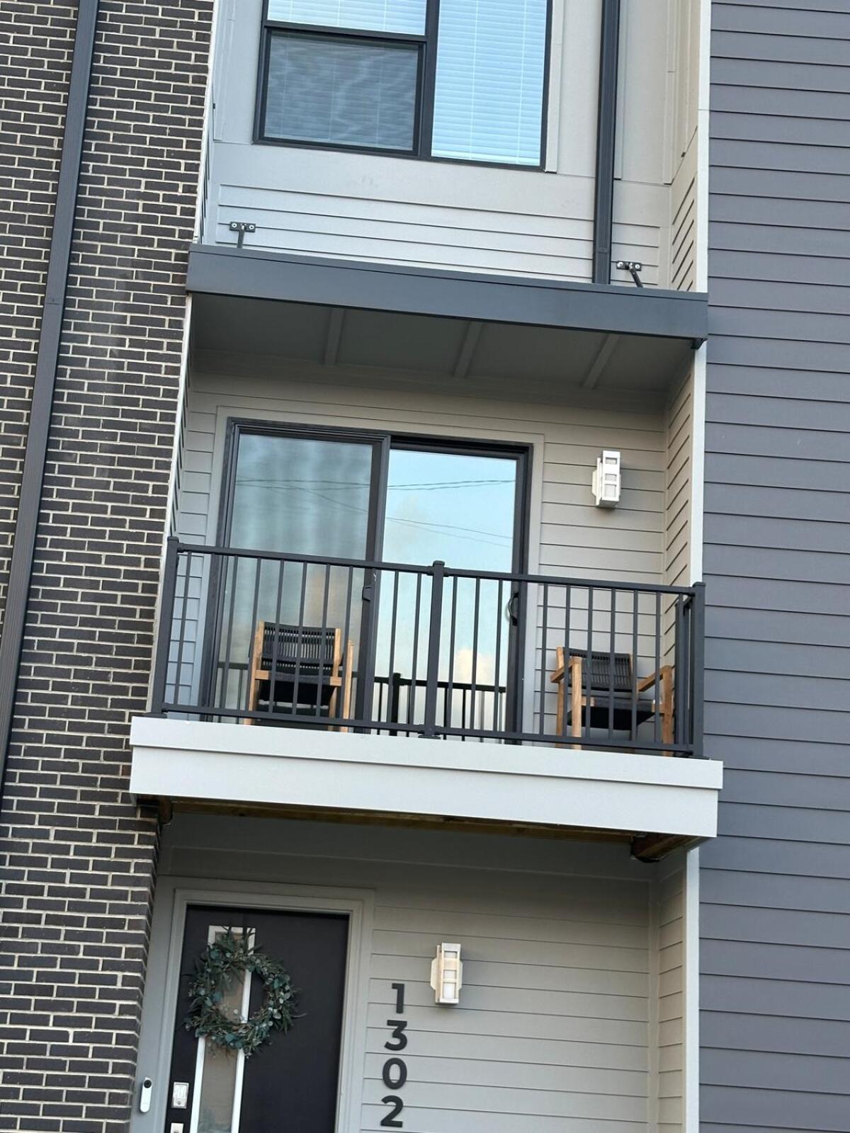Downtown 1 mi Sleeps 6 wRooftop 3BR 4BED New built Modern Stylish Luxury