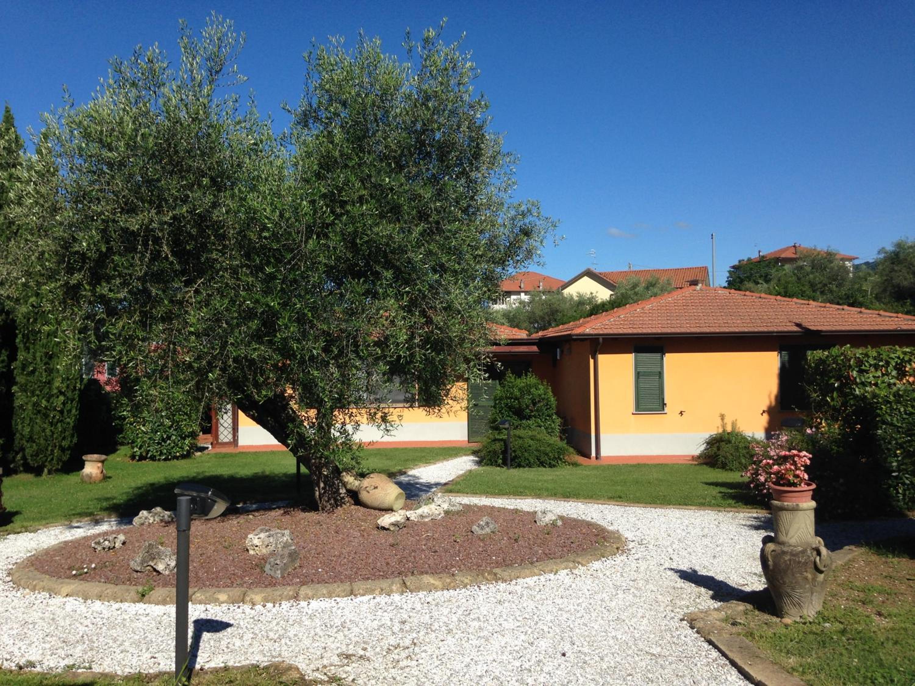 Appartamenti Residence Montebello, relax con giardino e piscina