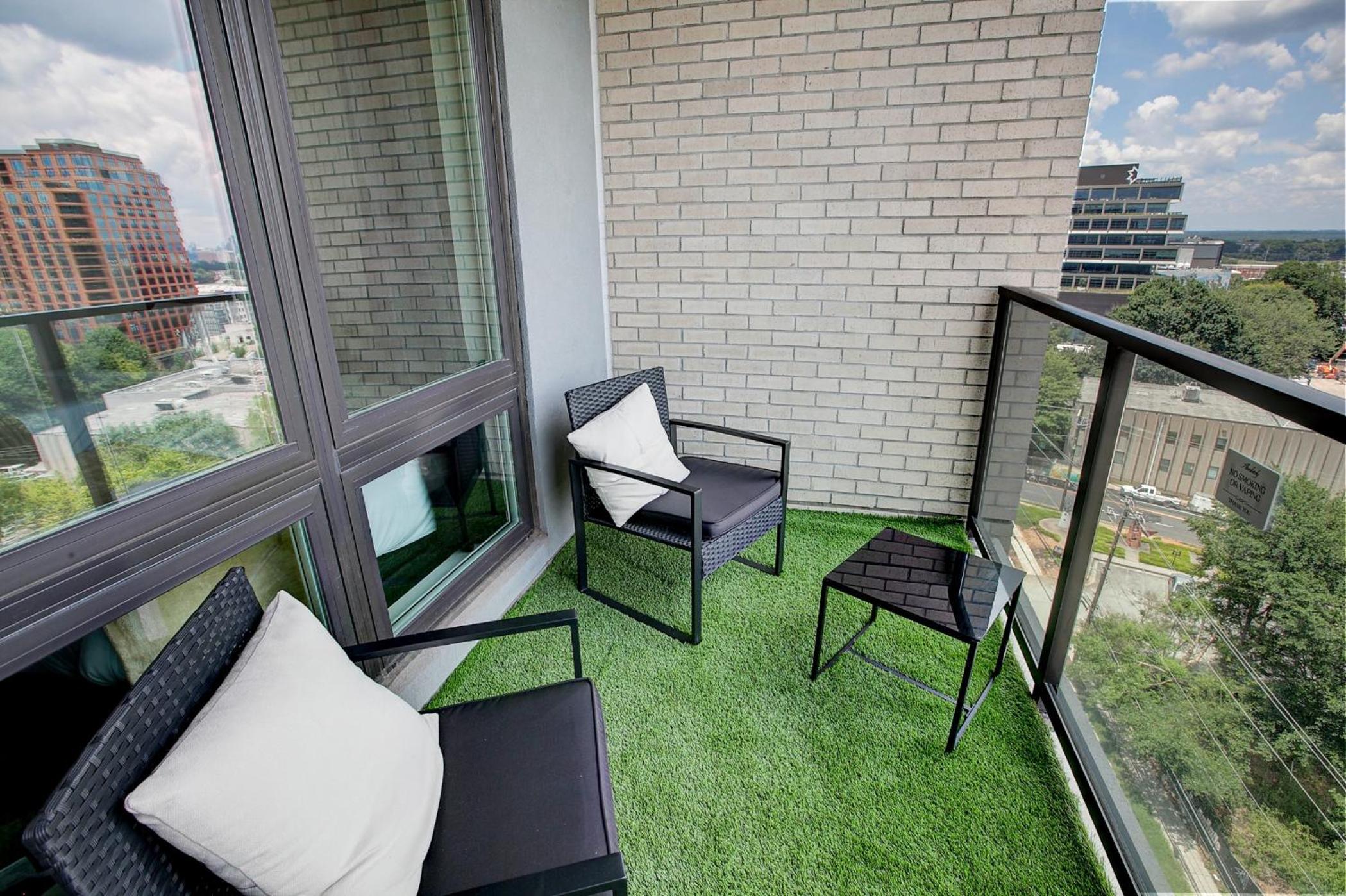 Upscale Midtown Retreat , Free Parking & Close to Mercedes-Benz