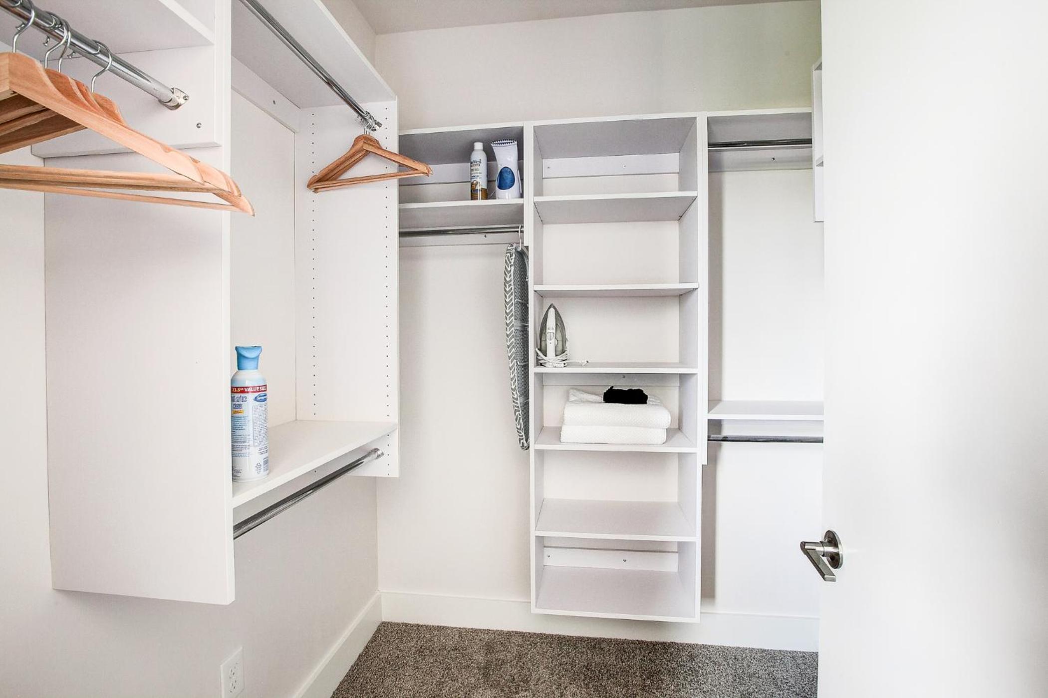 Upscale Midtown Retreat , Free Parking & Close to Mercedes-Benz
