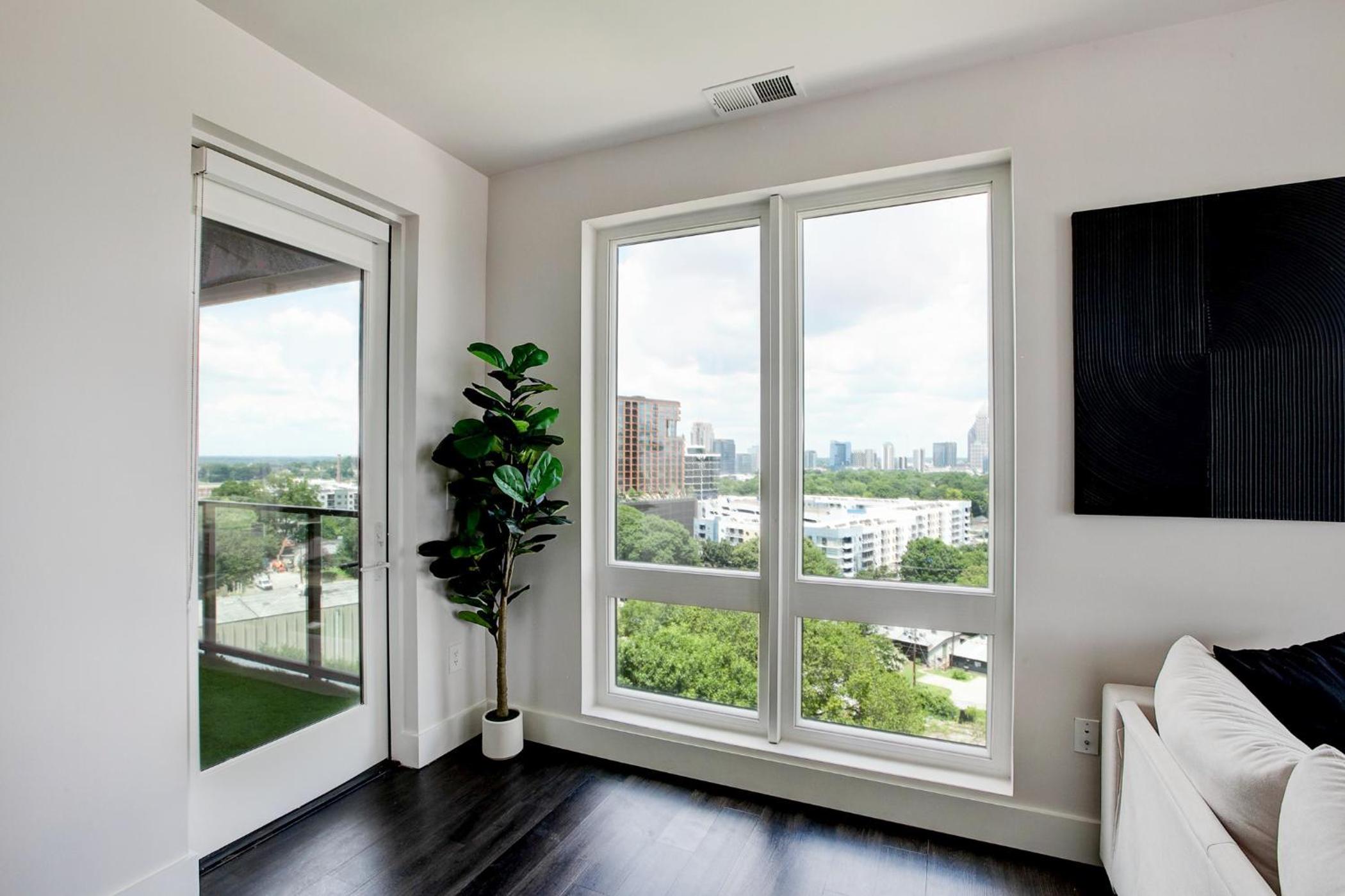 Upscale Midtown Retreat , Free Parking & Close to Mercedes-Benz