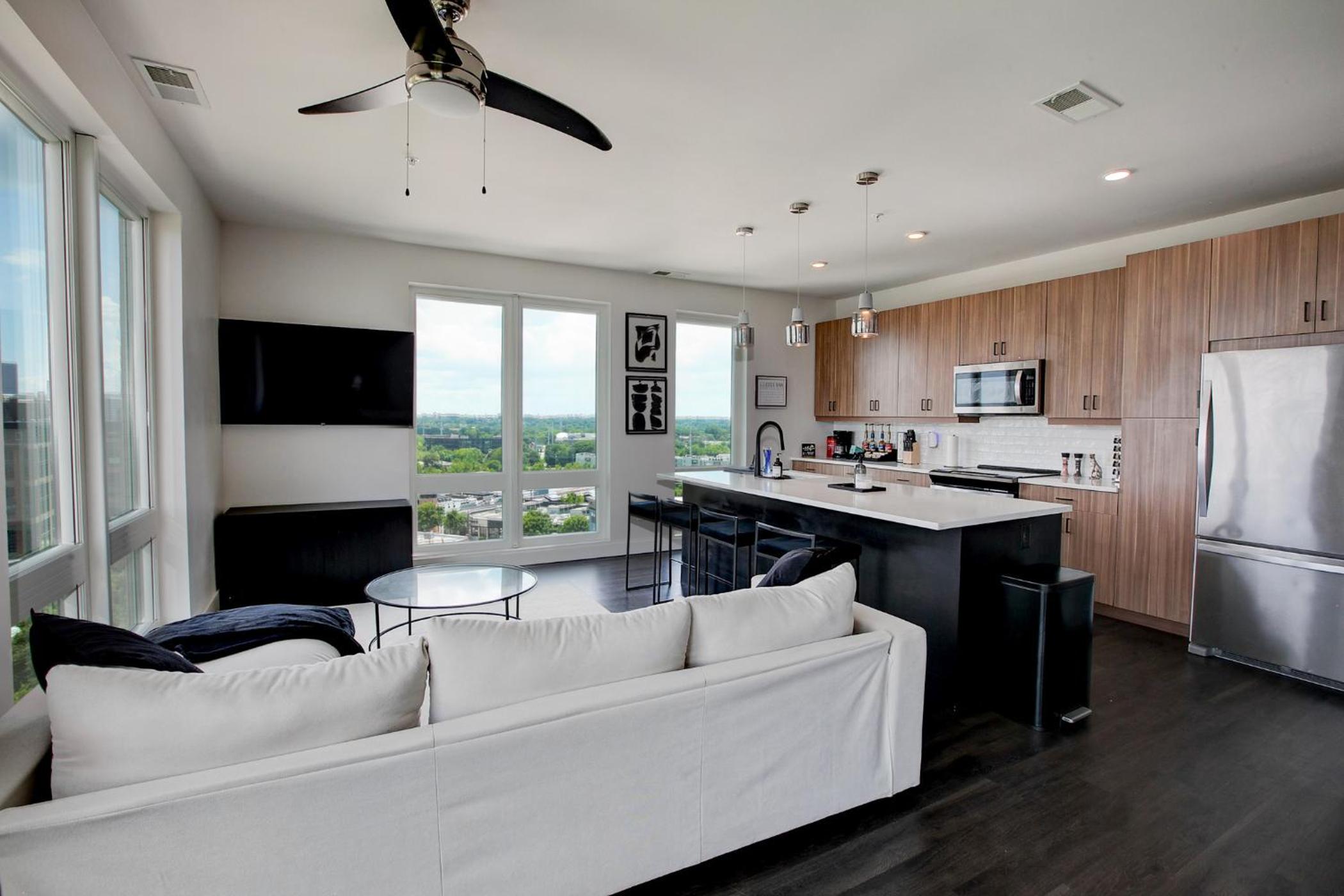 Upscale Midtown Retreat , Free Parking & Close to Mercedes-Benz