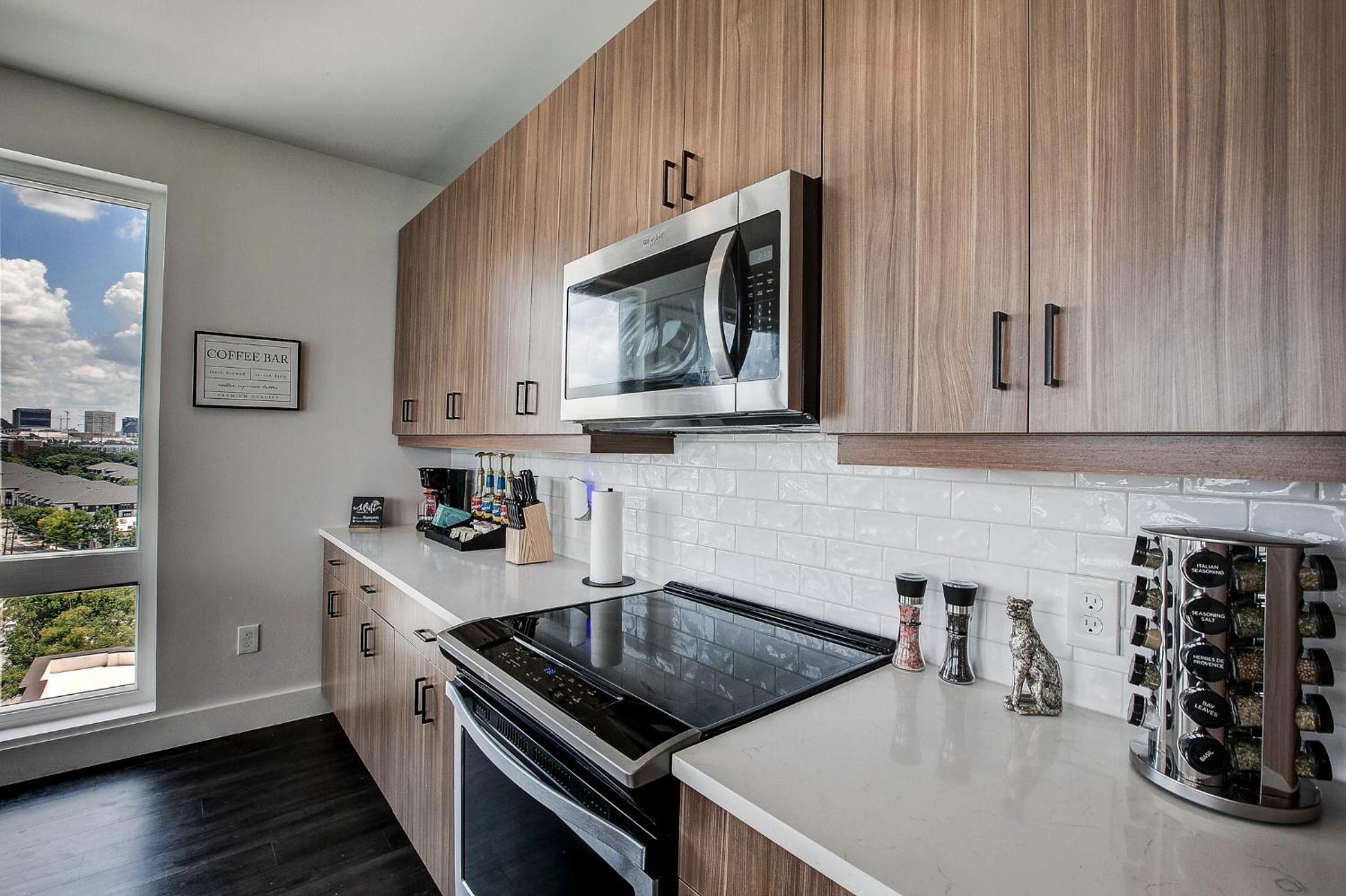 Upscale Midtown Retreat , Free Parking & Close to Mercedes-Benz