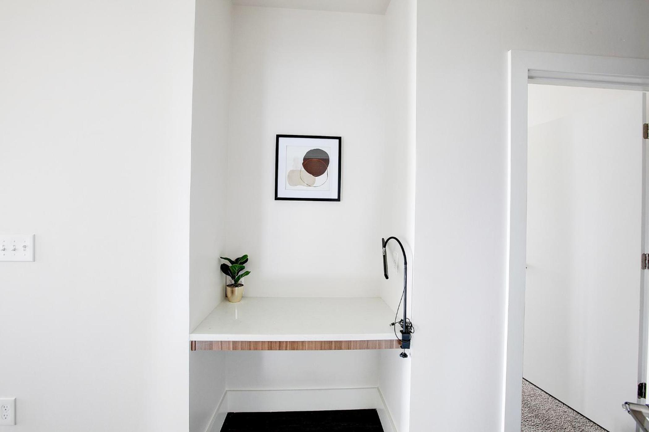 Upscale Midtown Retreat , Free Parking & Close to Mercedes-Benz