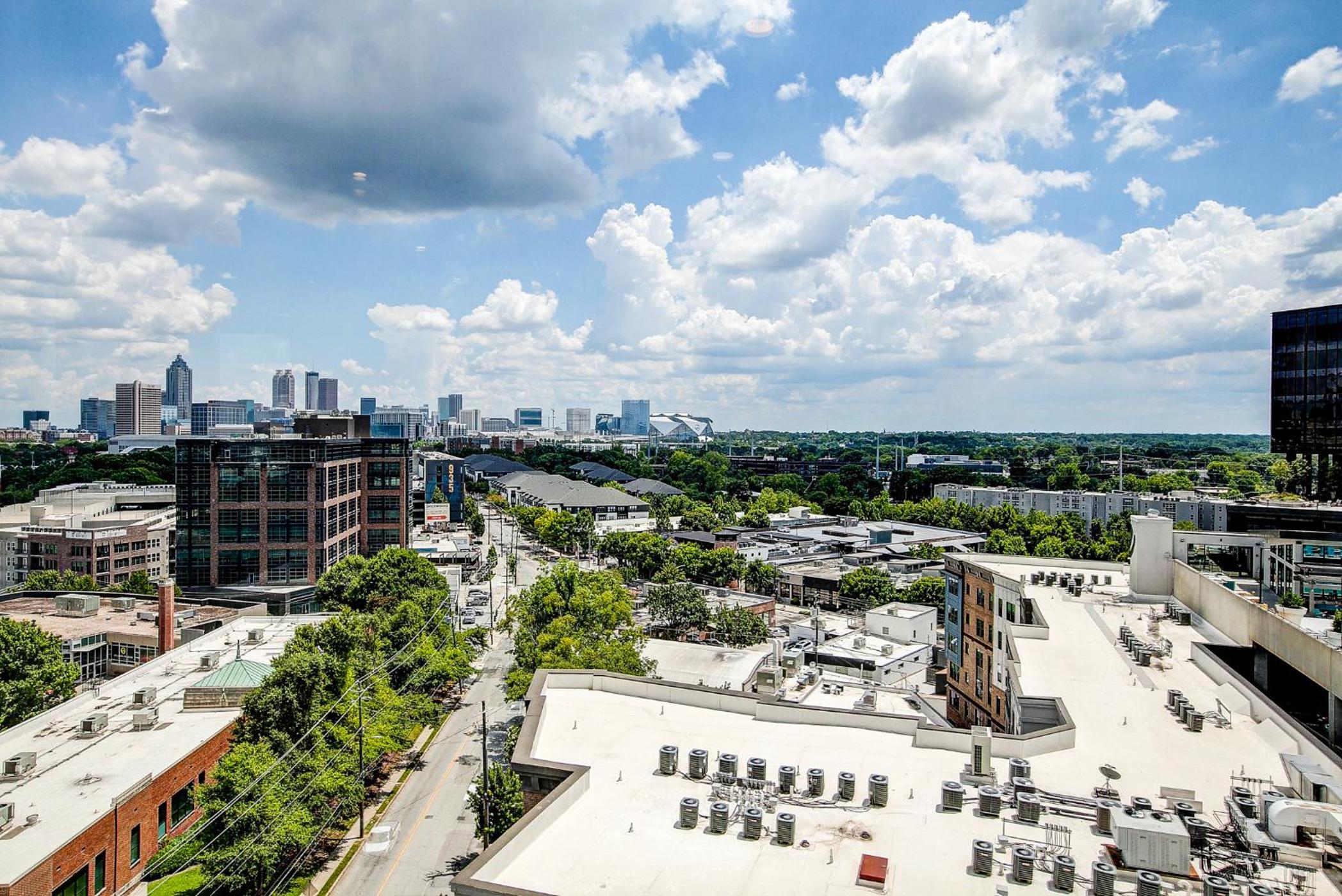 Upscale Midtown Retreat , Free Parking & Close to Mercedes-Benz