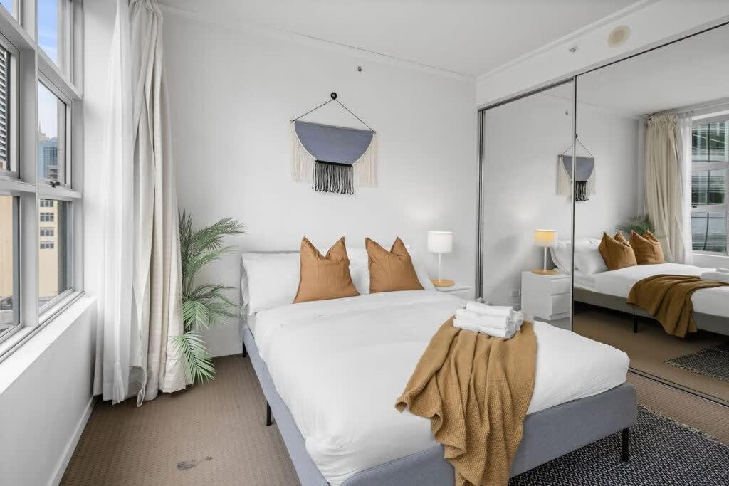 Spacious Modern Apt for 6 Next to Darling Harbour