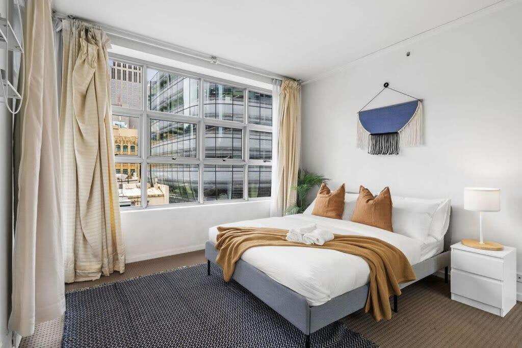 Spacious Modern Apt for 6 Next to Darling Harbour