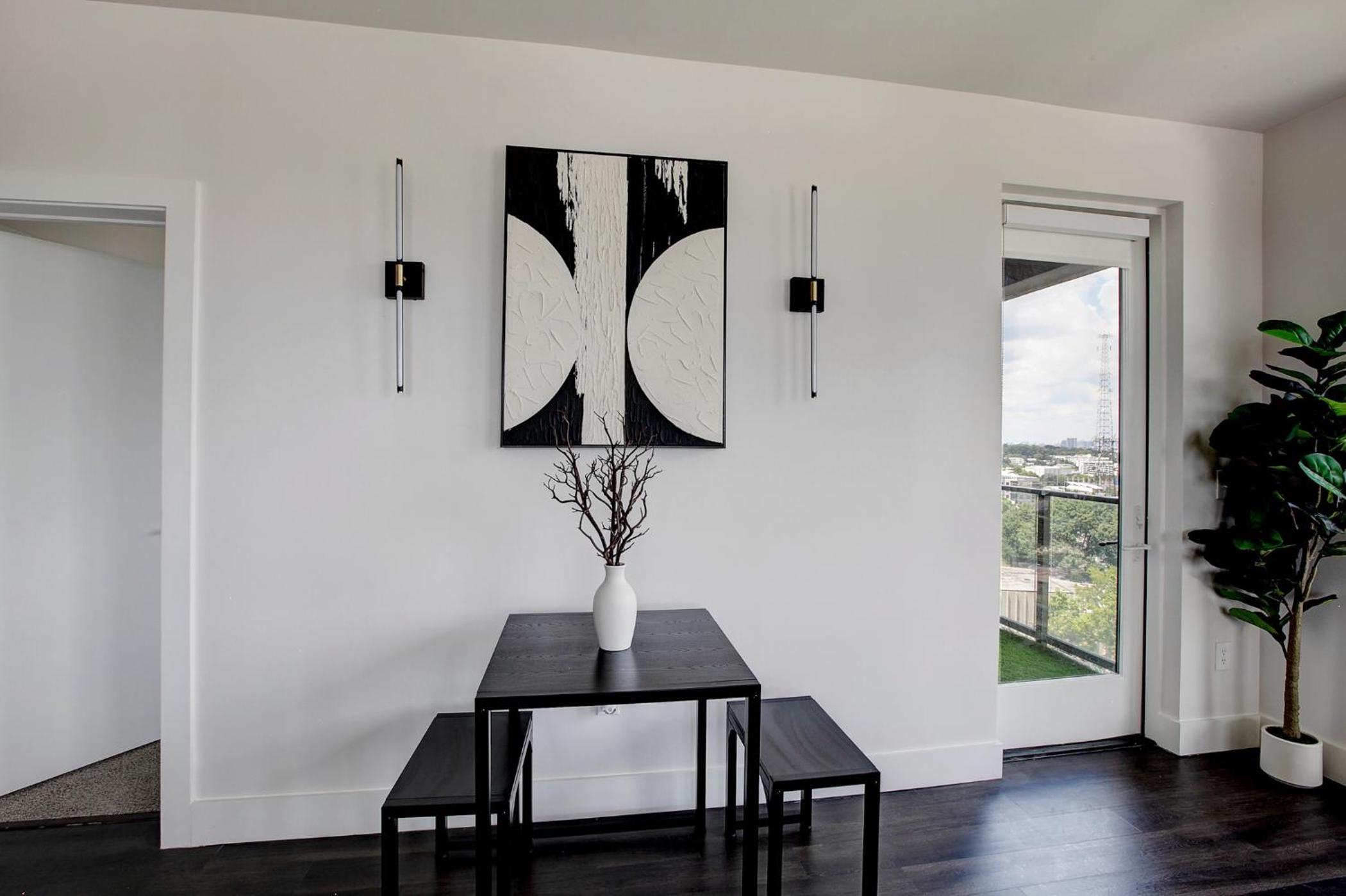 Upscale Midtown Retreat , Free Parking & Close to Mercedes-Benz