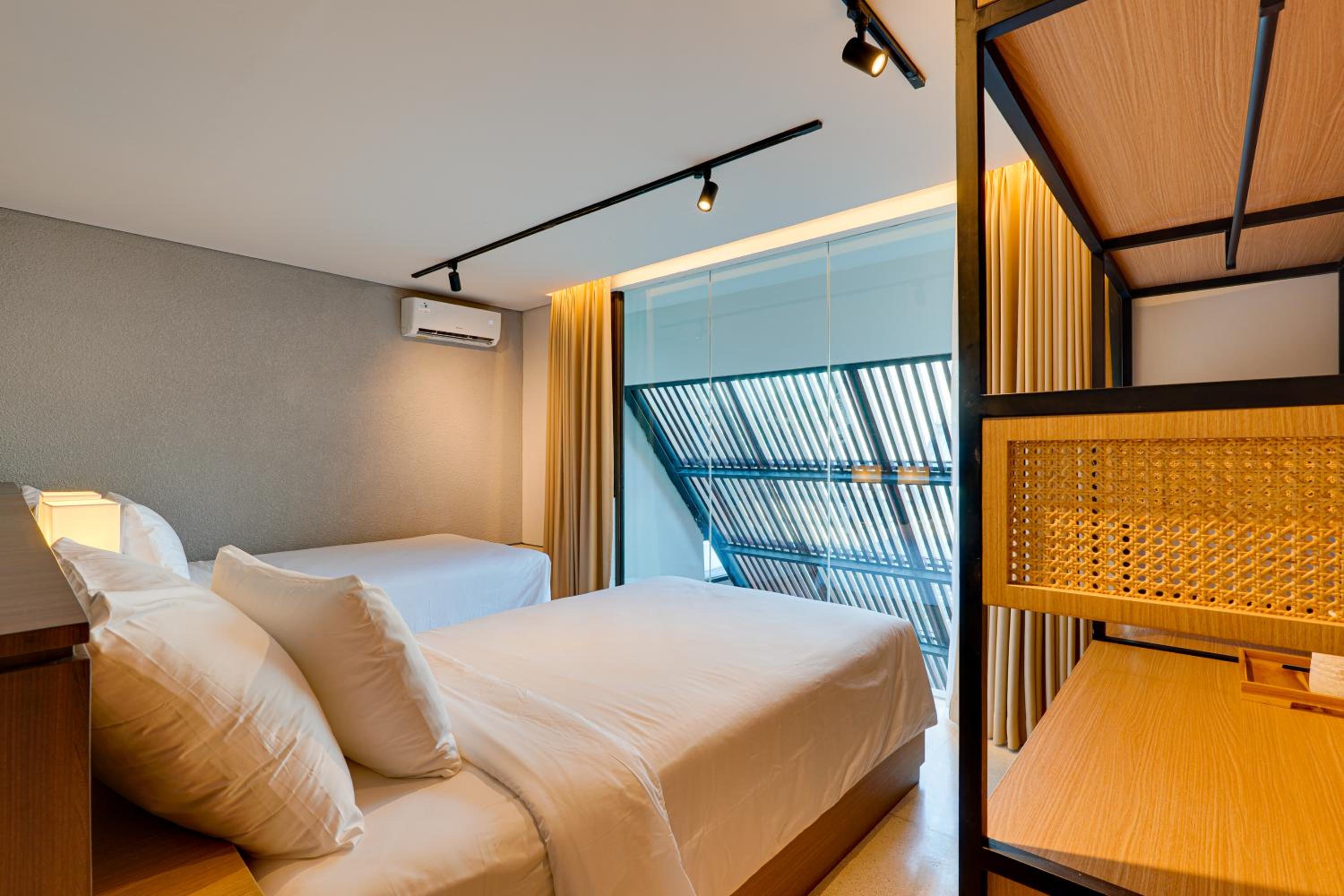 NEW! Luxury Modern 3BR Villa Kesatu in Canggu