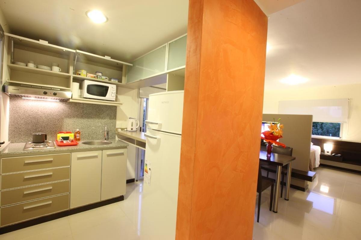Lecer Apart, apartahotel moderno en Buenos Aires — kitchen