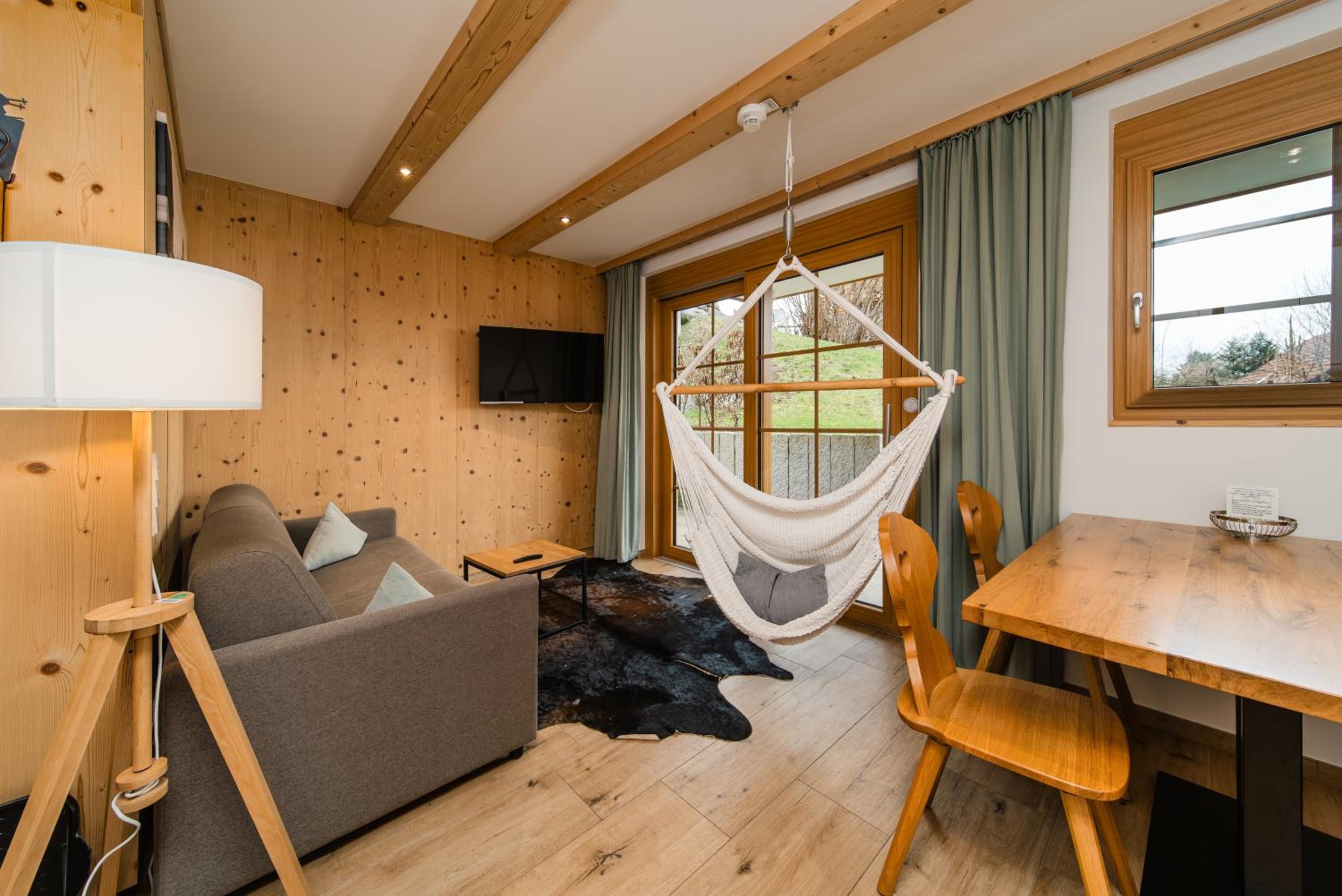 SCHWARZENBACH - Apartments & Rooftop Pool