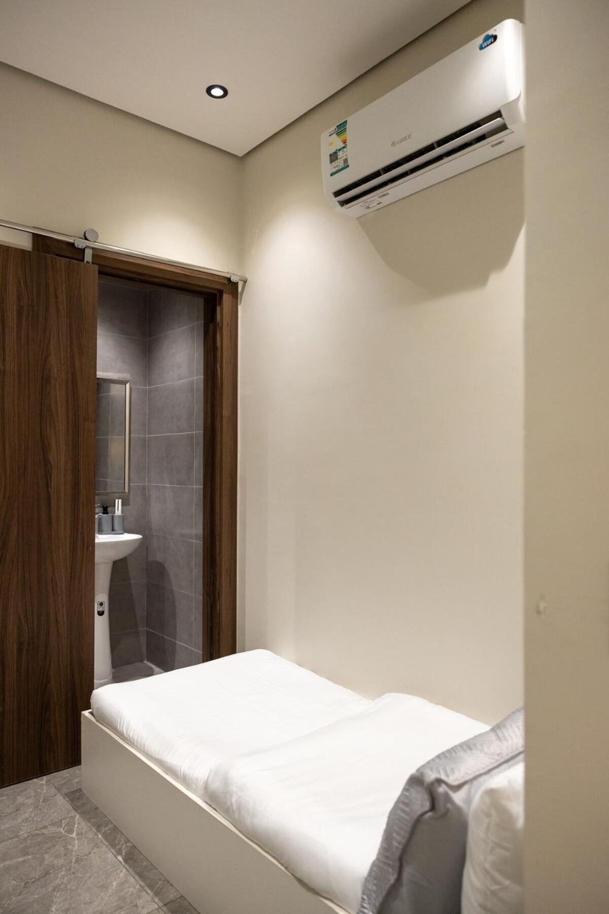 Elegant Apartment with Proximity to Haram, WiFi