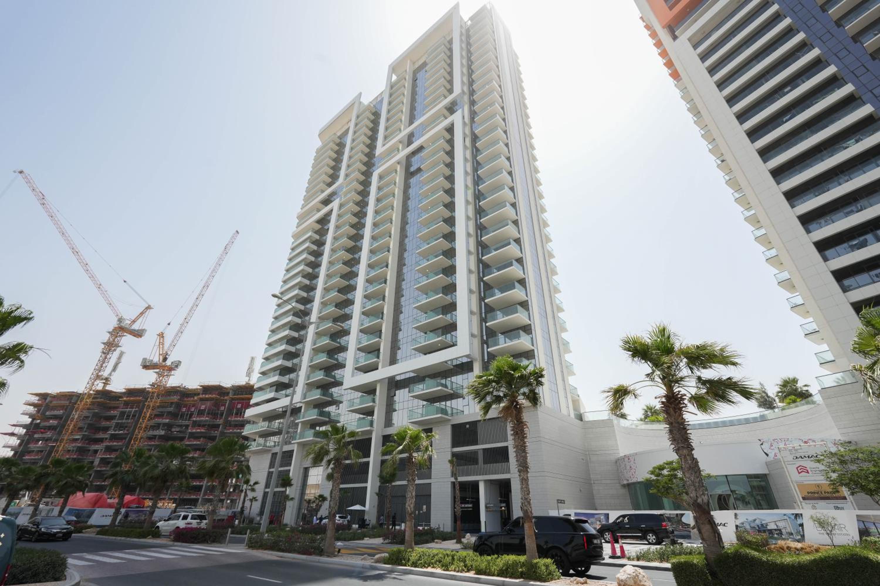 Keyrock Golf Gate - Damac Hills Apartment with Pool, Gym & Free Parking