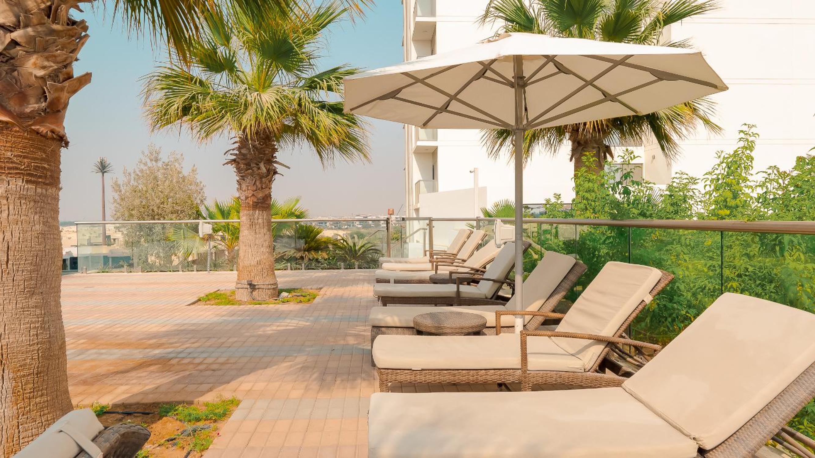 KeyRock Living - Luxe Escape with Pool & Gym Access