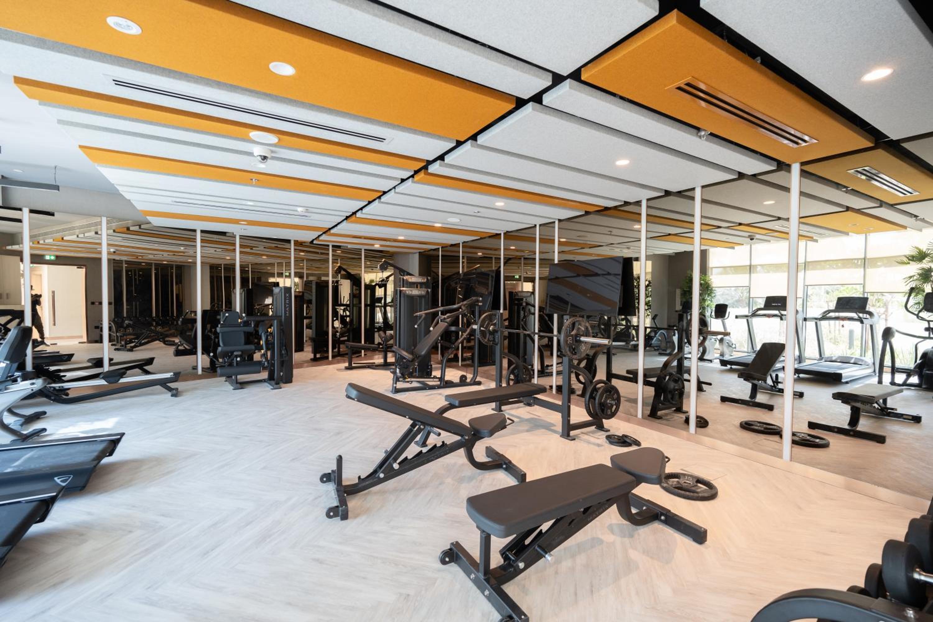 KeyRock Living - Luxe Escape with Pool & Gym Access