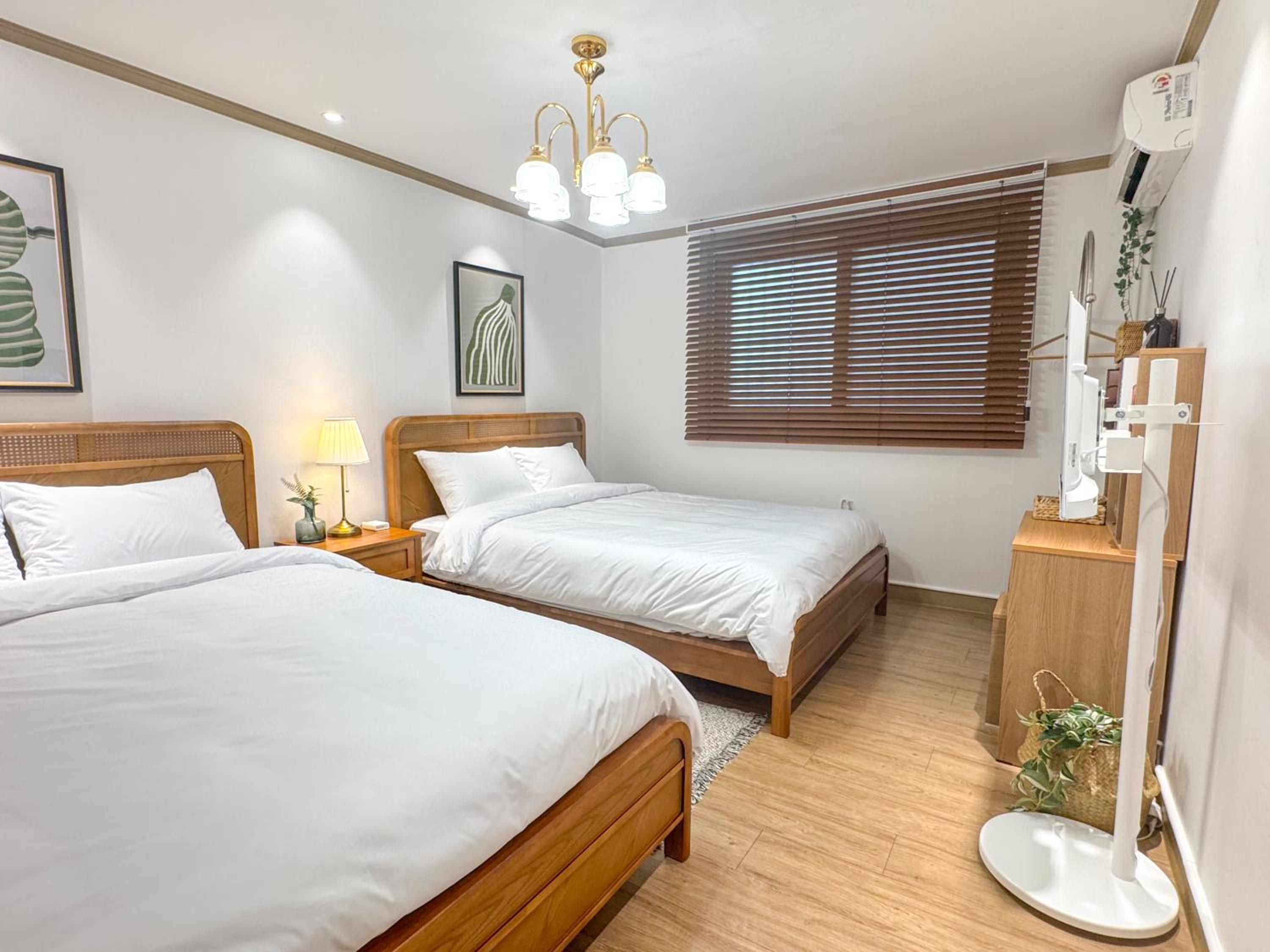 Konkuk University Station 2 Minute Walk Soft Rest in the City Near Seongsu