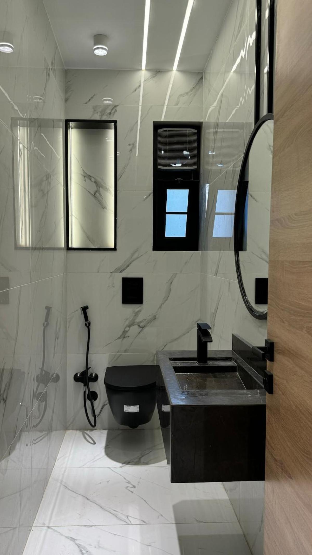 Three bedroom apartment with a distinctive design- شقه بتصميم مميز