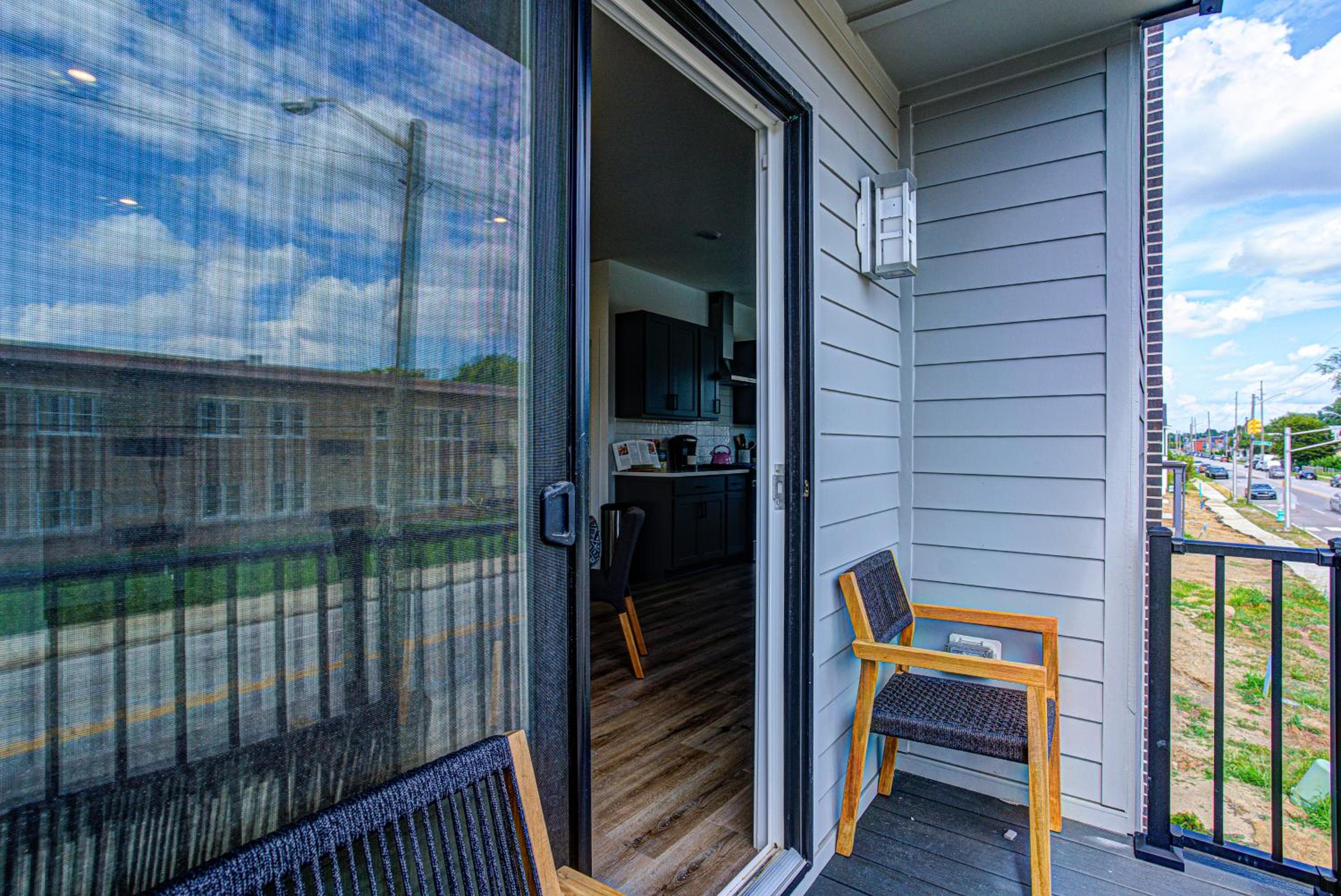 Downtown 1 mi Sleeps 6 wRooftop 3BR 4BED New built Modern Stylish Luxury