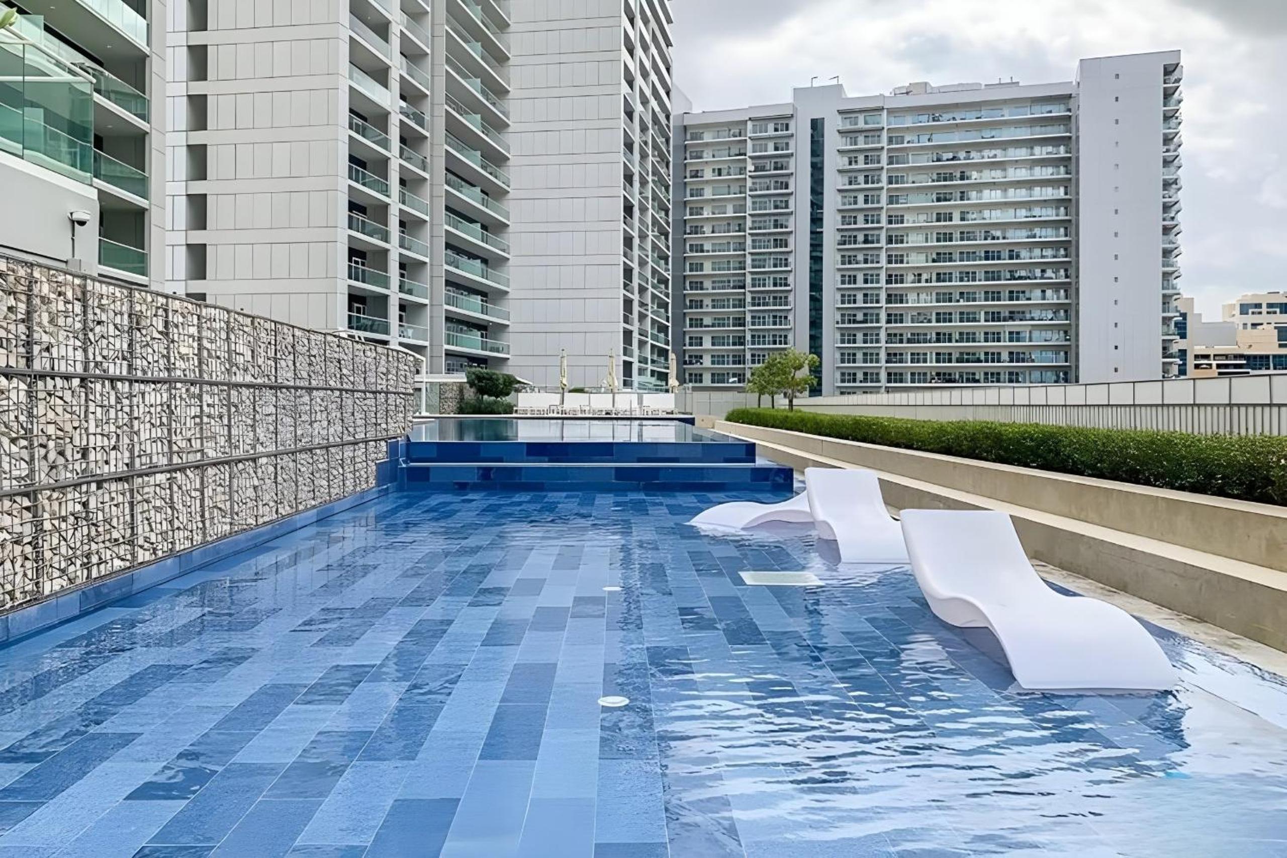 KeyRock Living - Chic Reva 1BR with Pool Access