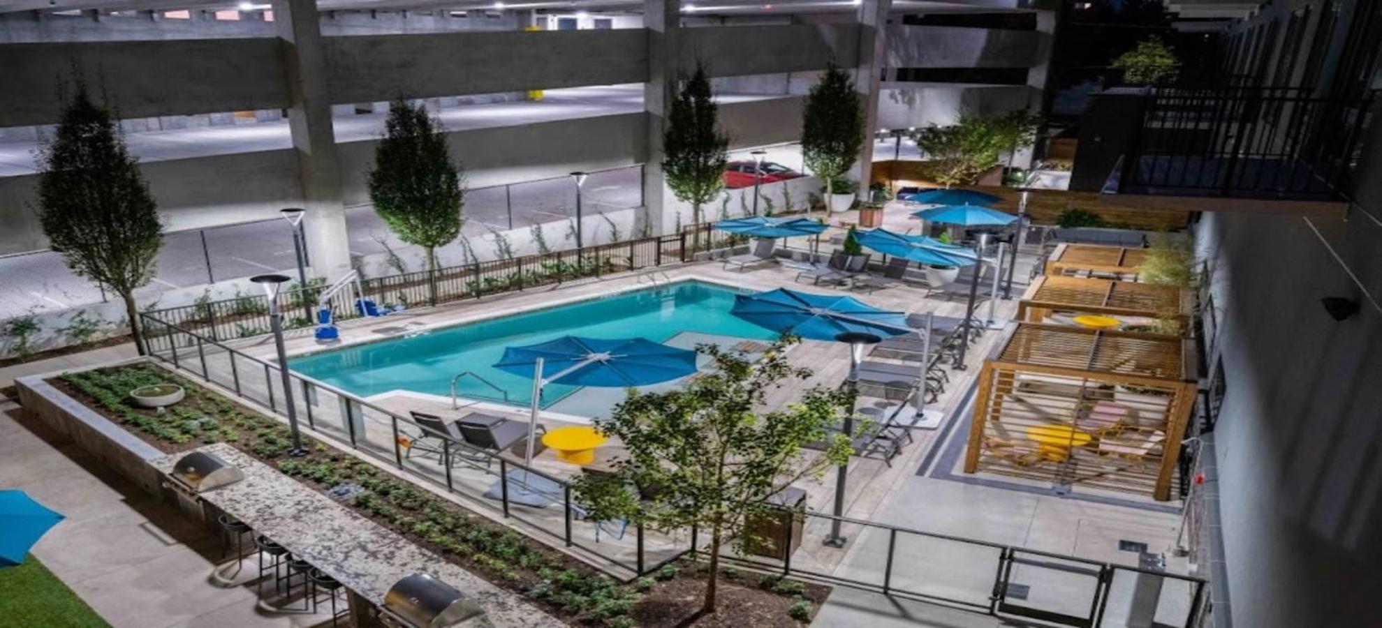 Upscale Midtown Retreat , Free Parking & Close to Mercedes-Benz