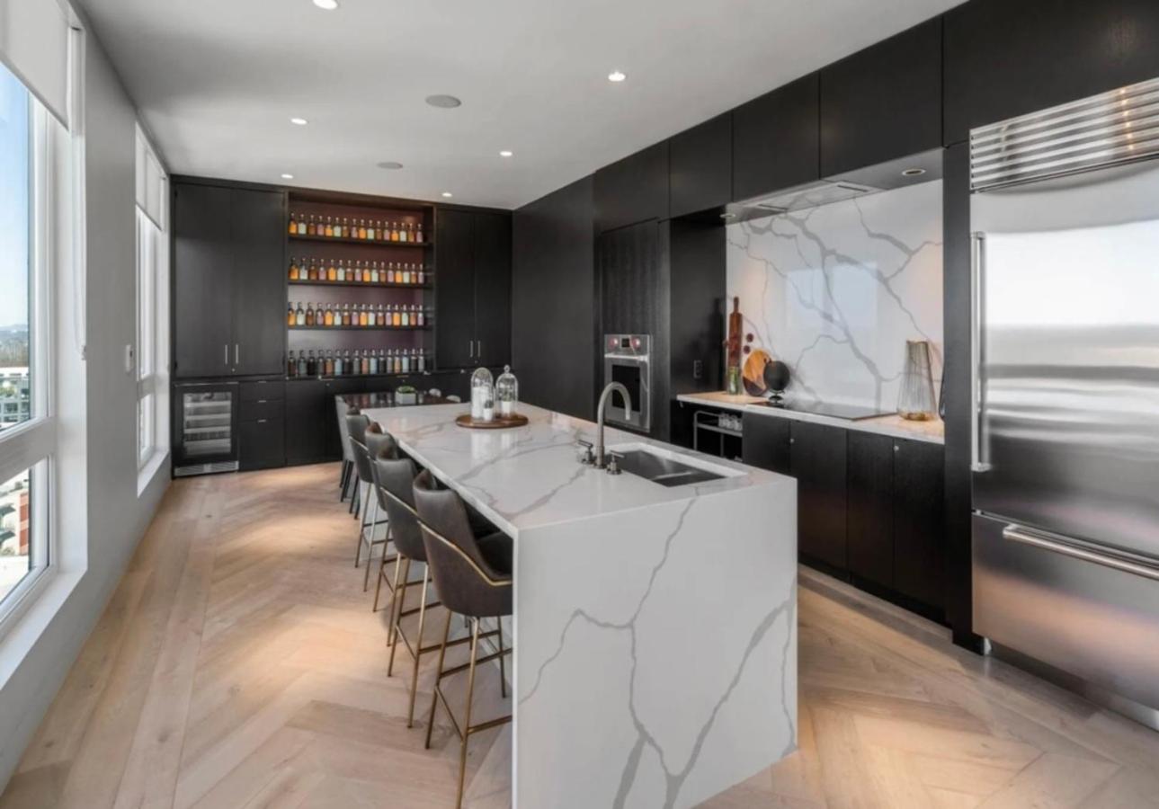 Upscale Midtown Retreat , Free Parking & Close to Mercedes-Benz