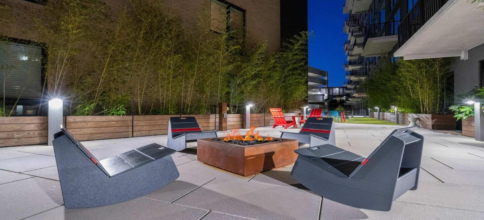 Upscale Midtown Retreat , Free Parking & Close to Mercedes-Benz