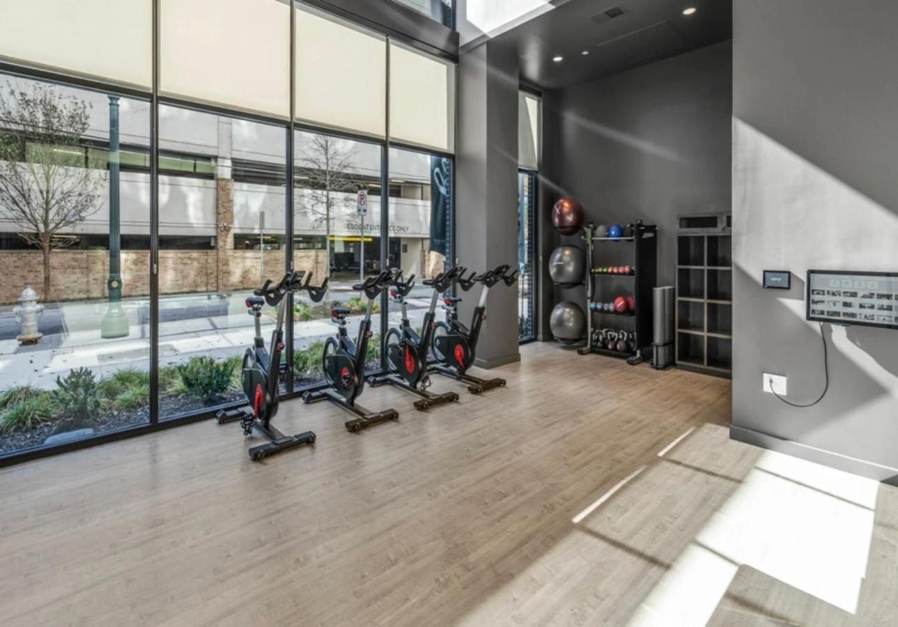 Upscale Midtown Retreat , Free Parking & Close to Mercedes-Benz