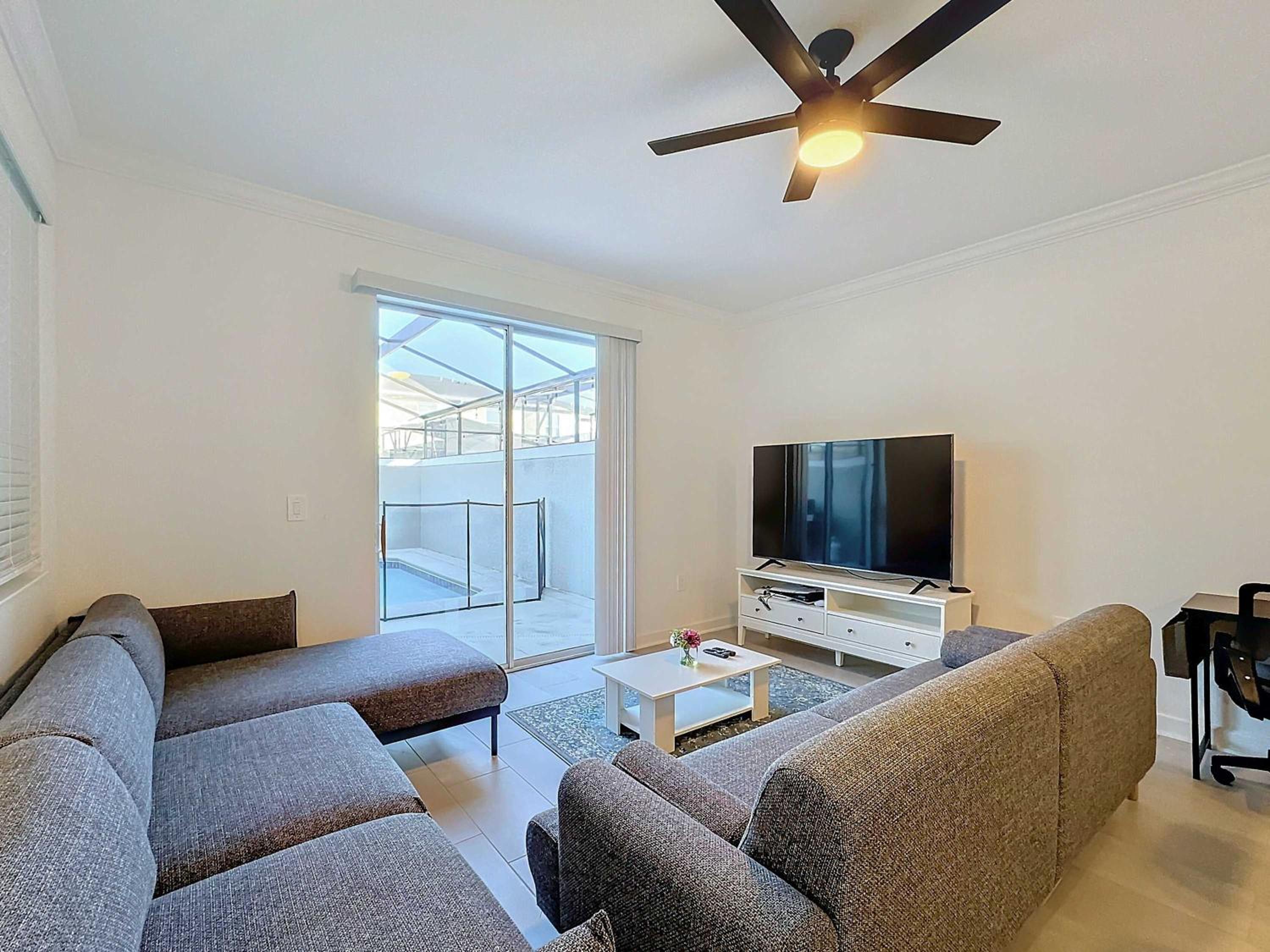 Incredible Family Retreat with PS5 Private Pool and access to 2 Clubhouses