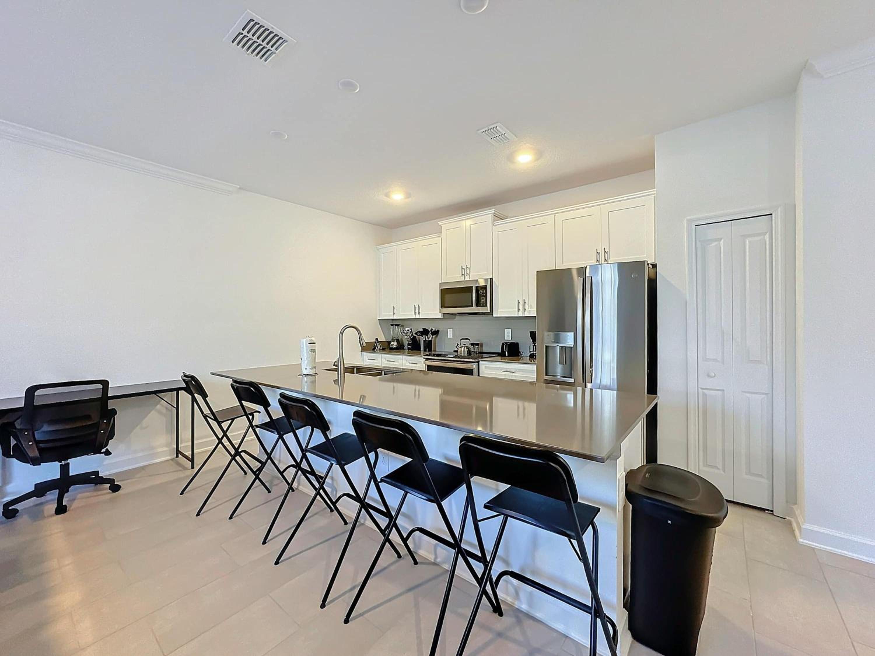 Incredible Family Retreat with PS5 Private Pool and access to 2 Clubhouses
