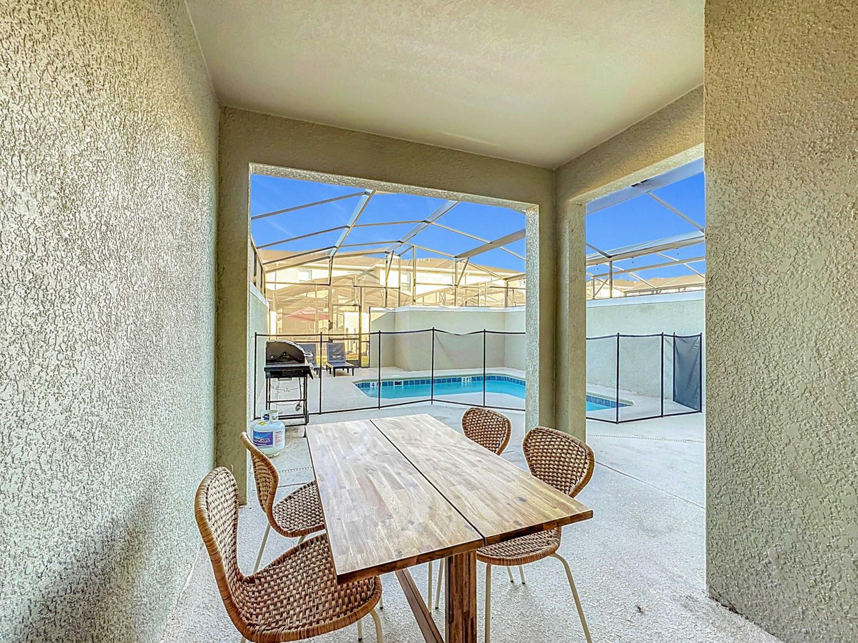 Incredible Family Retreat with PS5 Private Pool and access to 2 Clubhouses