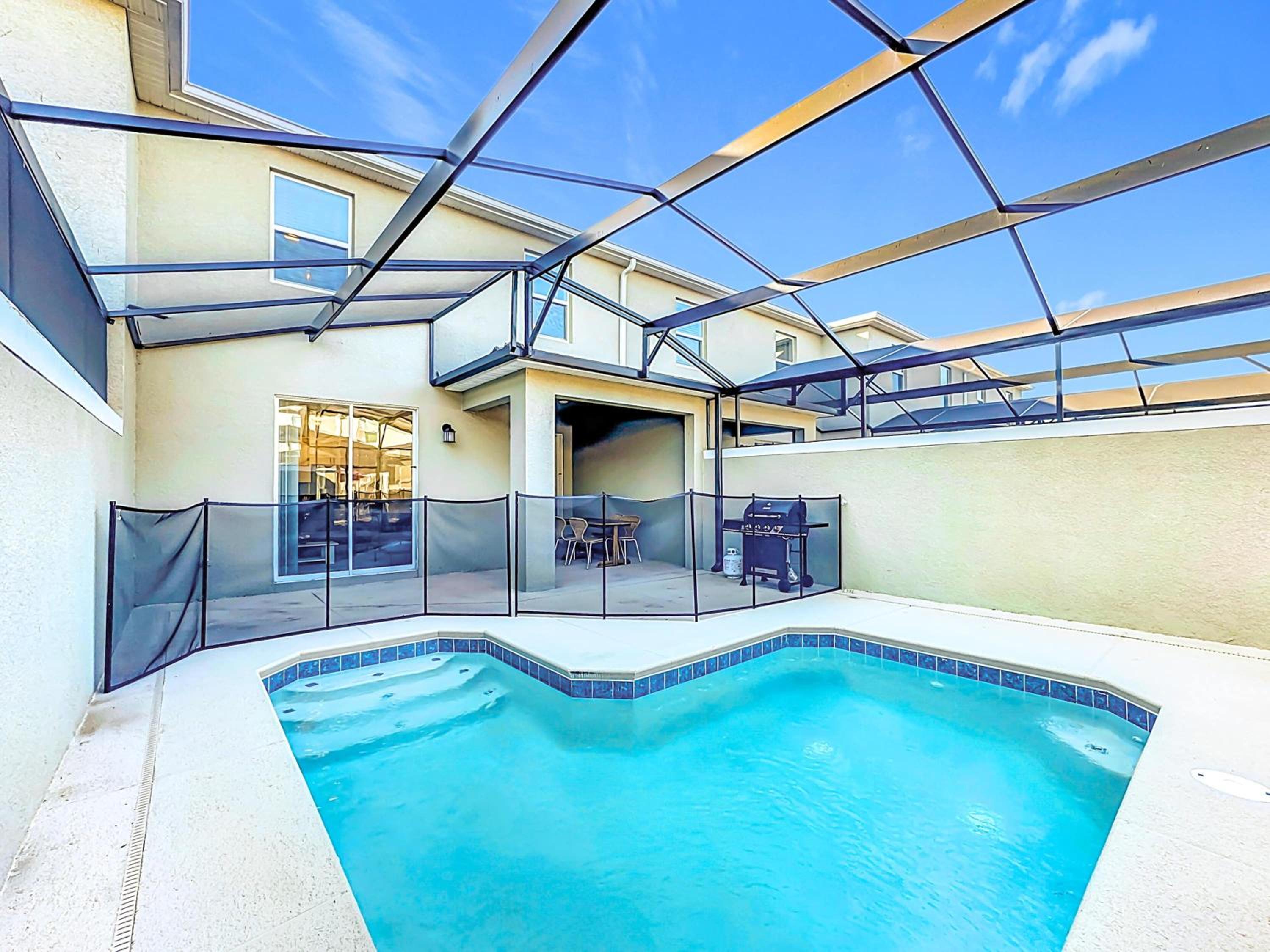 Incredible Family Retreat with PS5 Private Pool and access to 2 Clubhouses