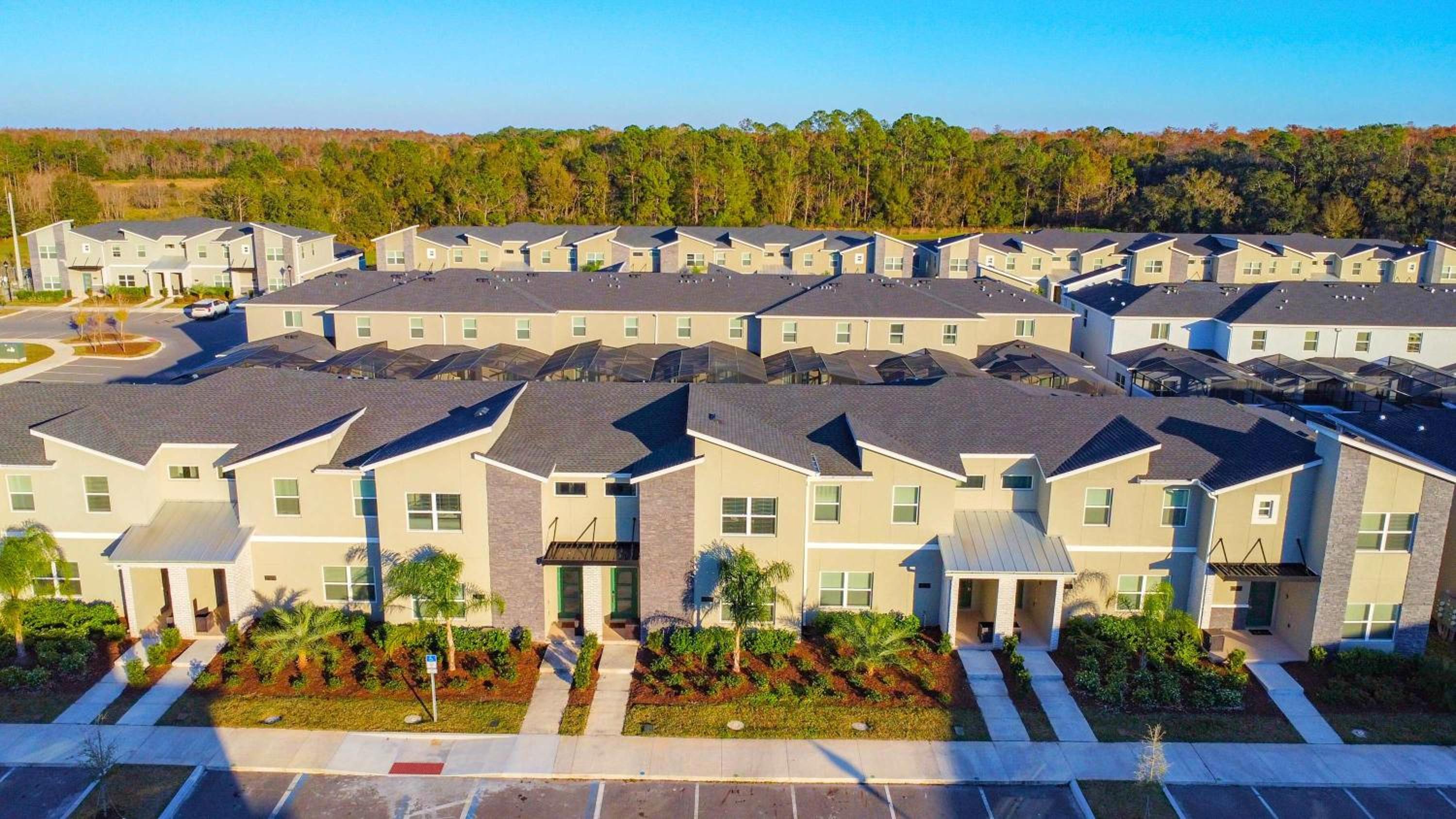 Incredible Family Retreat with PS5 Private Pool and access to 2 Clubhouses