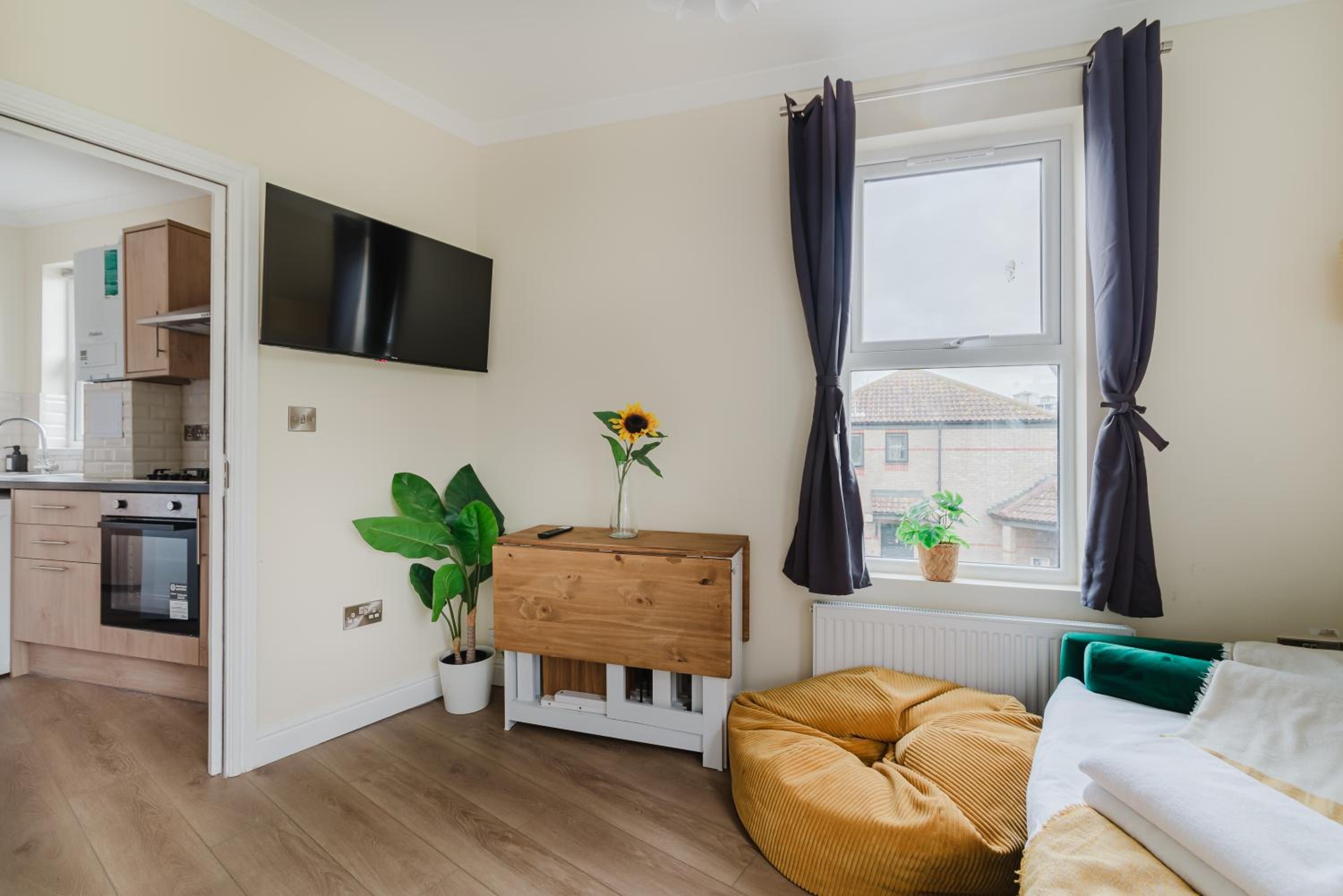Business and Contractor stays 50OFF Monthly 3 Bed Sleeps 7