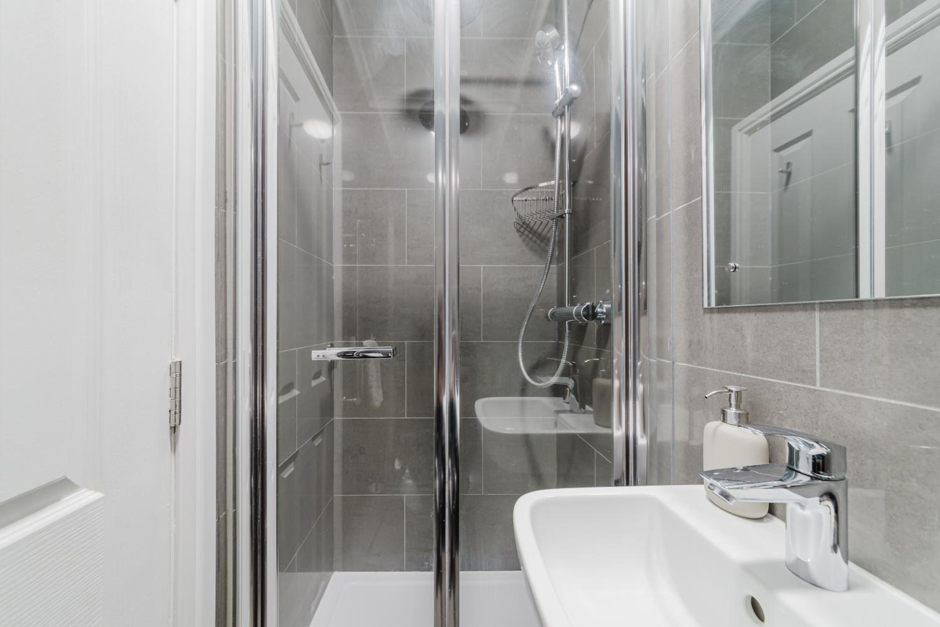 Business and Contractor stays 50OFF Monthly 3 Bed Sleeps 7