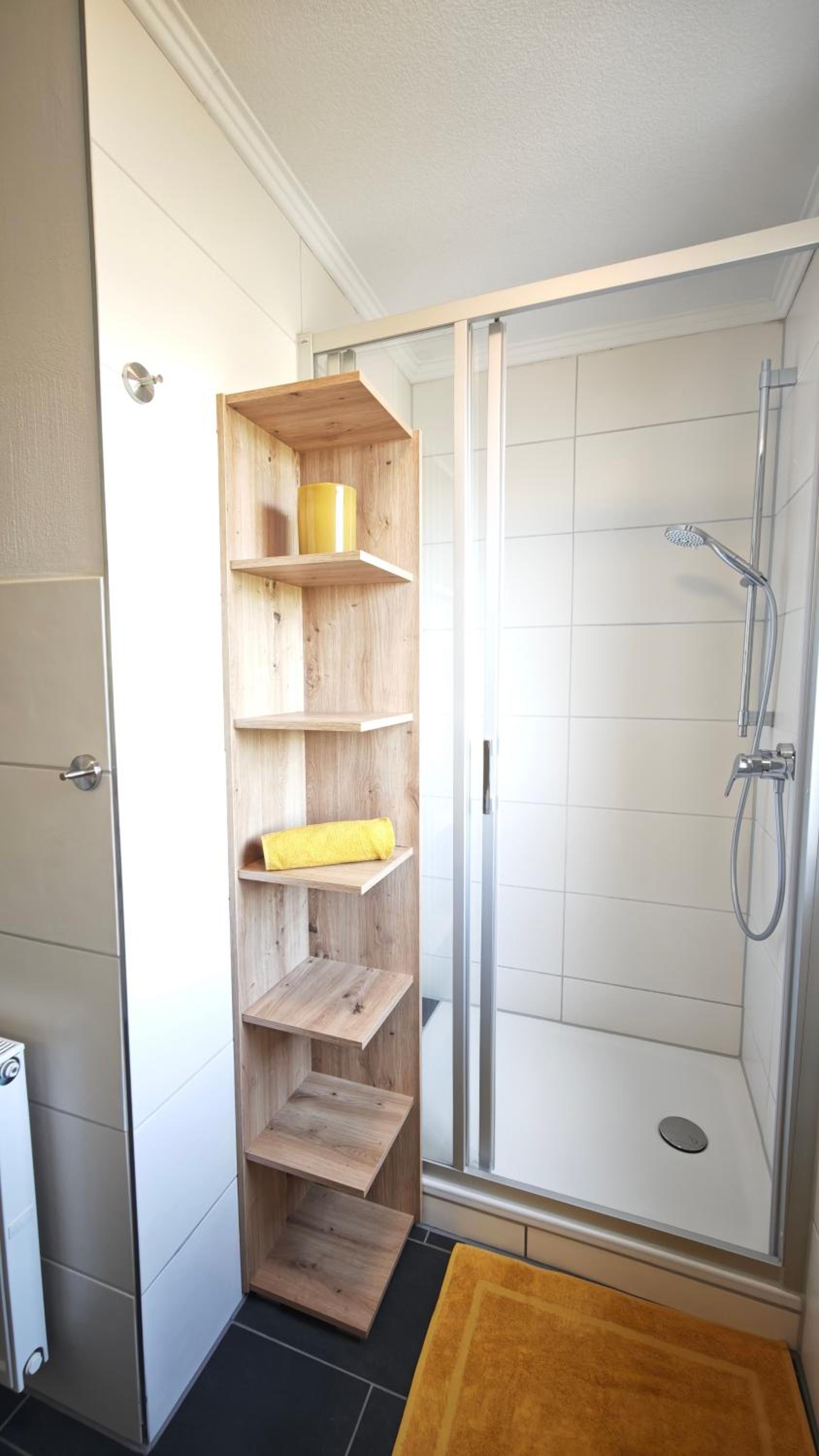 DANESSI-Business-Apartment, nahe Industriegebiet und Koblenz, WLAN, Smart TV Boxspringbett mit Waipu, Vollausgestattete Küche uvm