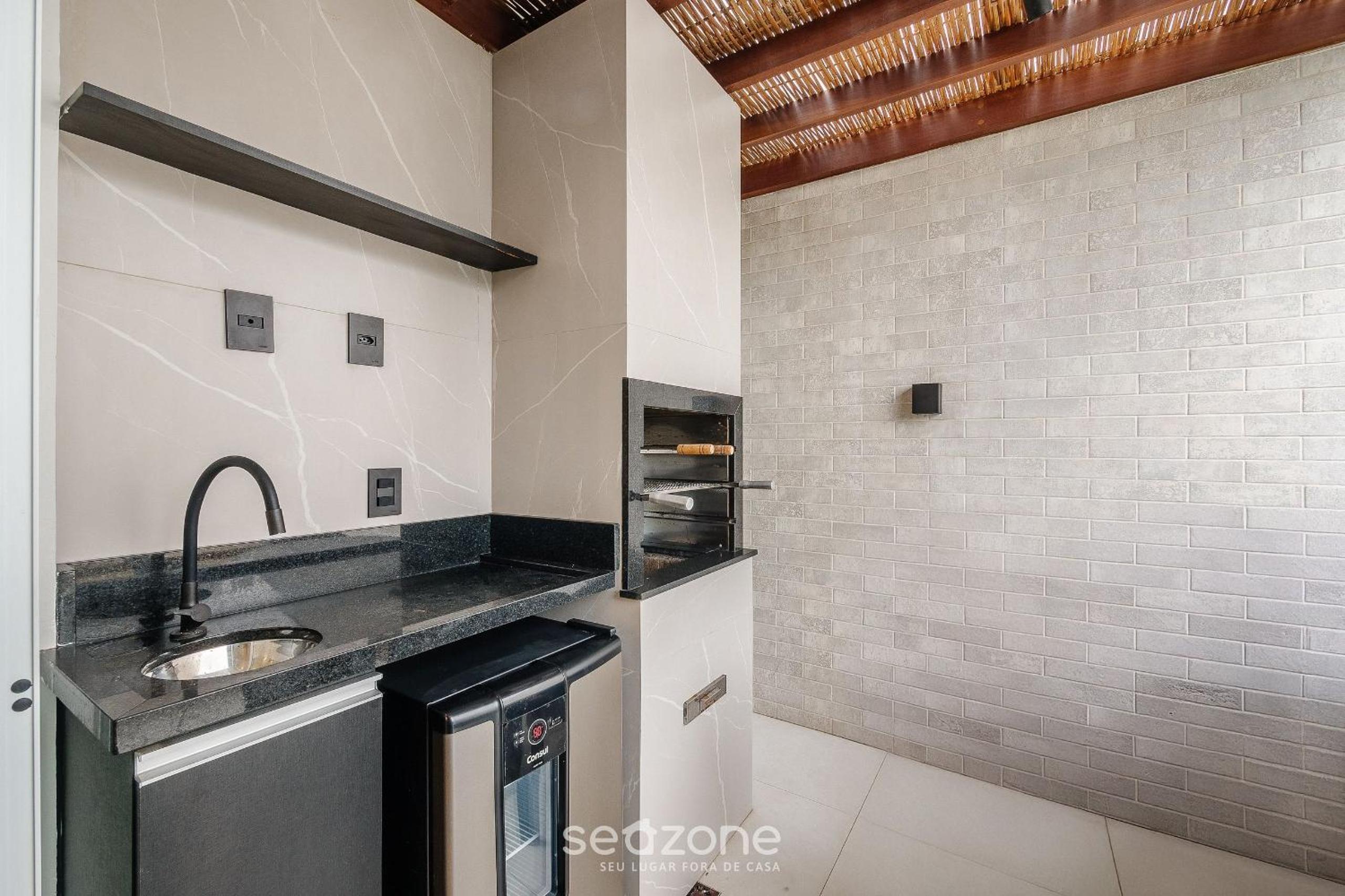 Apt w Jacuzzi and Sea View in Rio Vermelho ENC0307