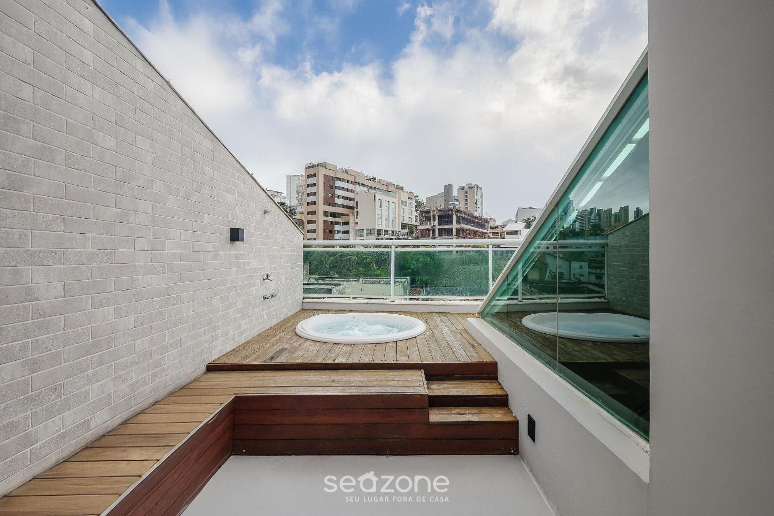 Apt w Jacuzzi and Sea View in Rio Vermelho ENC0307