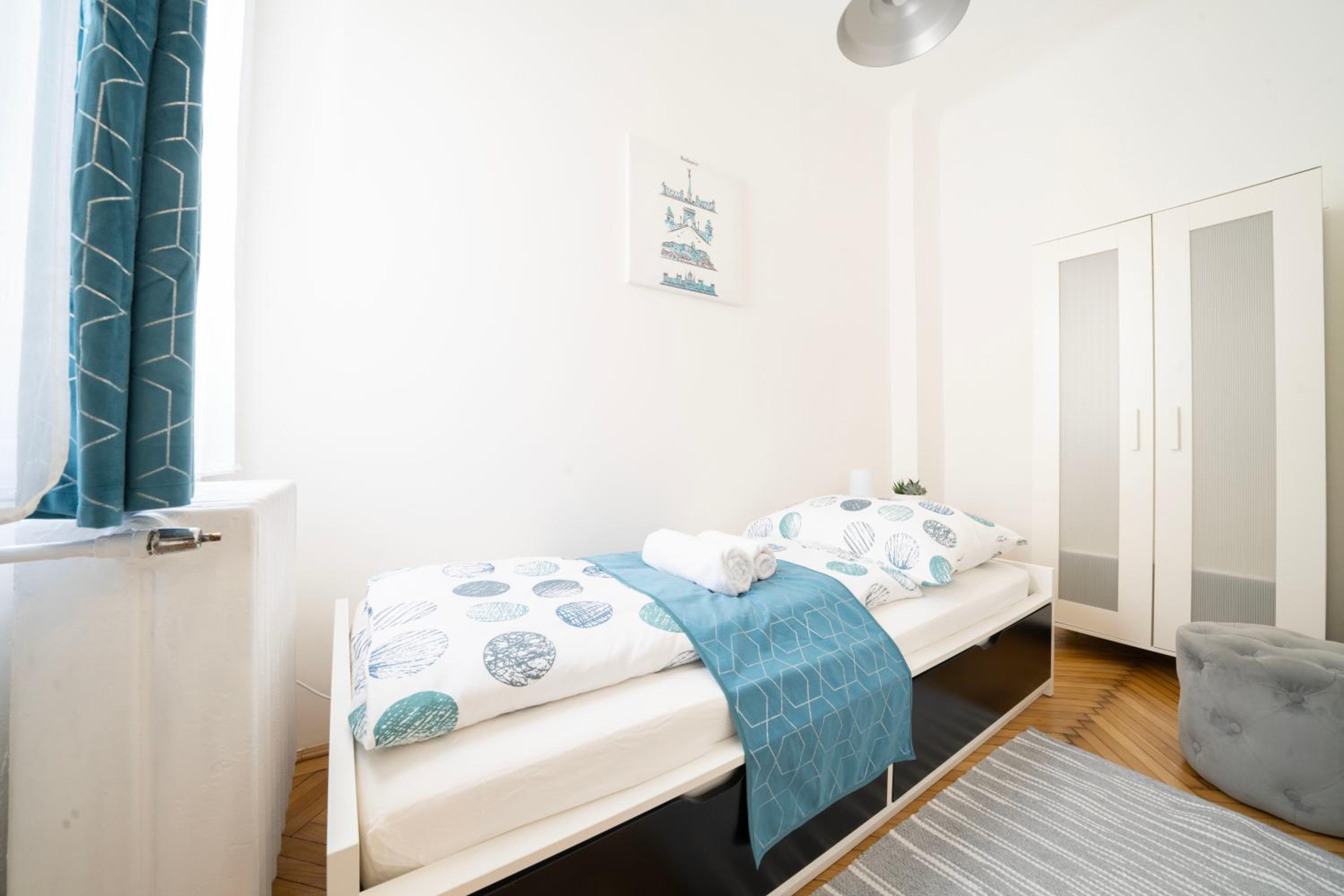 Pozsonyi Street 3BR, Balcony Family Retreat