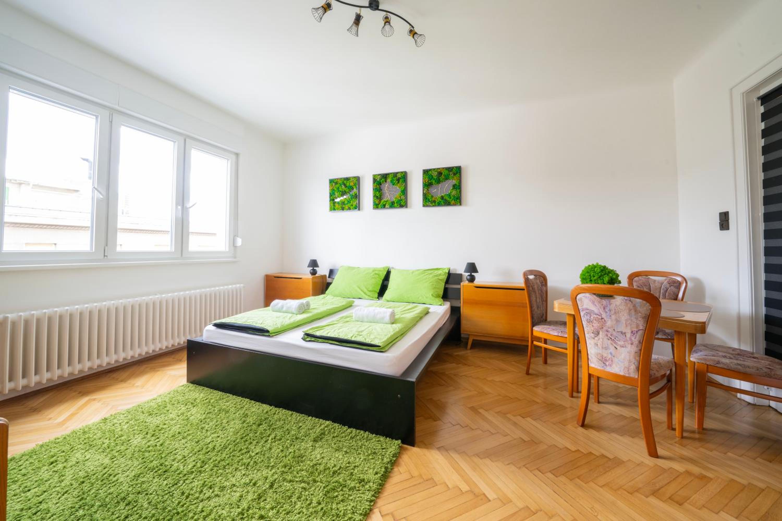 Pozsonyi Street 3BR, Balcony Family Retreat