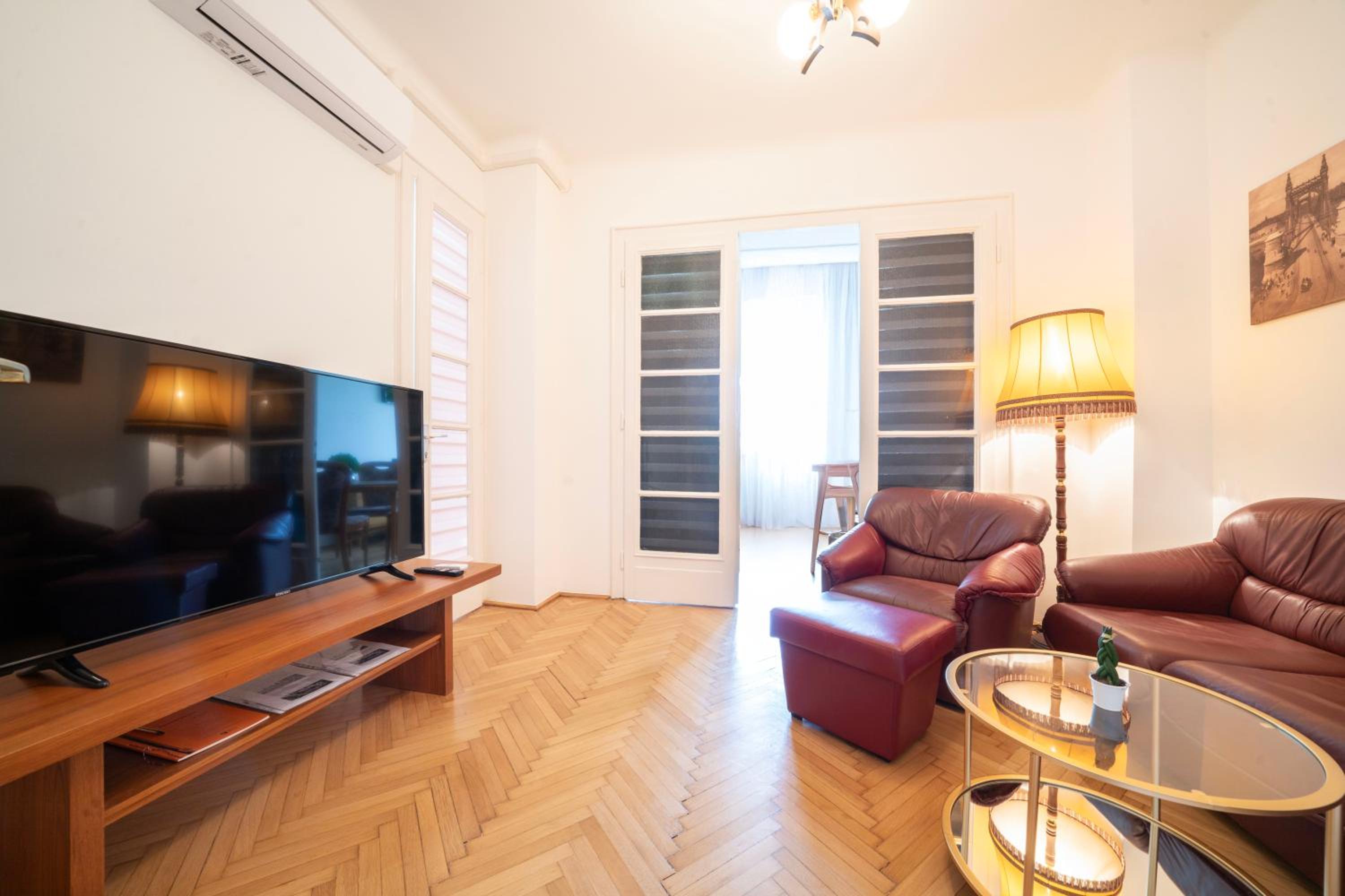 Pozsonyi Street 3BR, Balcony Family Retreat
