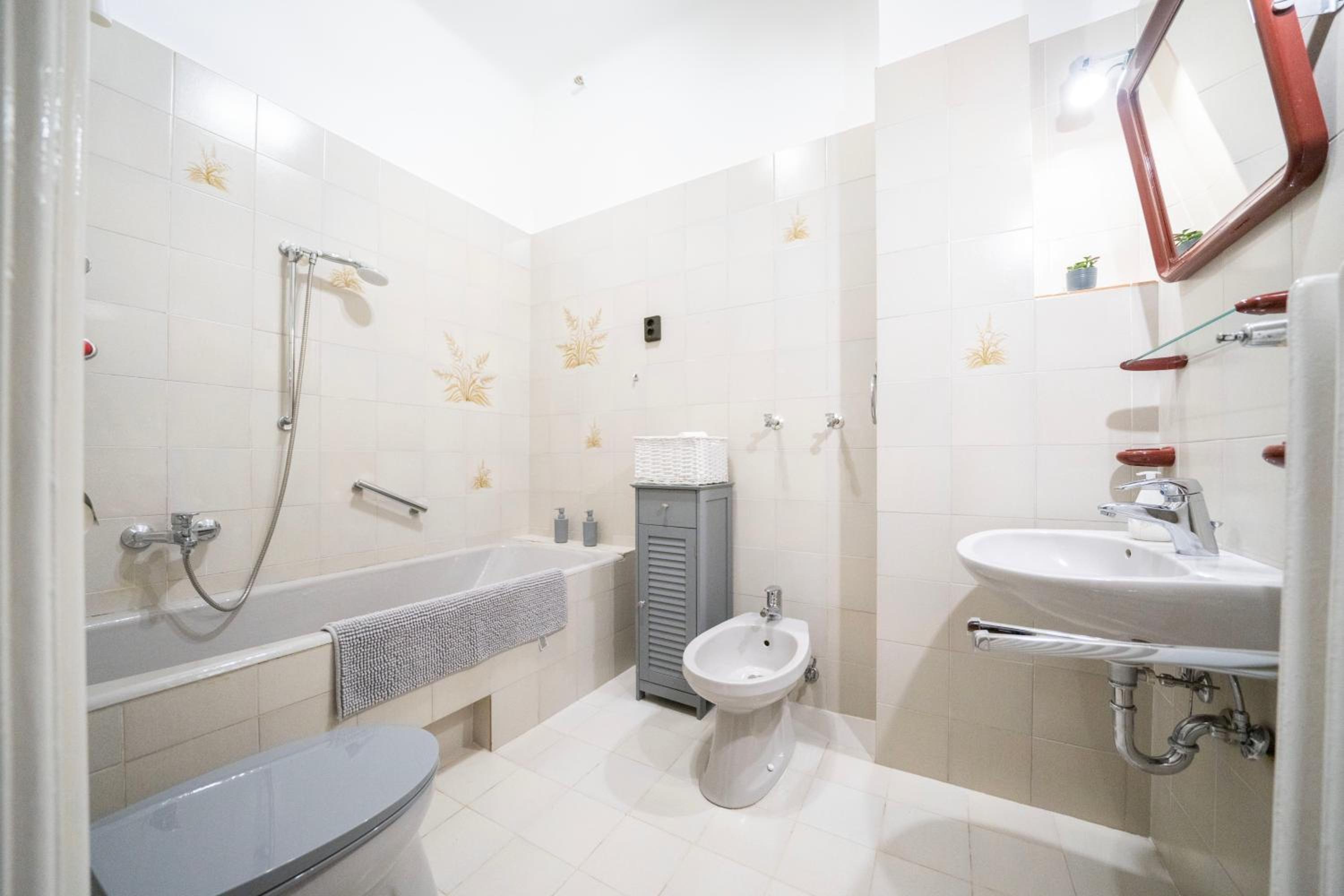 Pozsonyi Street 3BR, Balcony Family Retreat