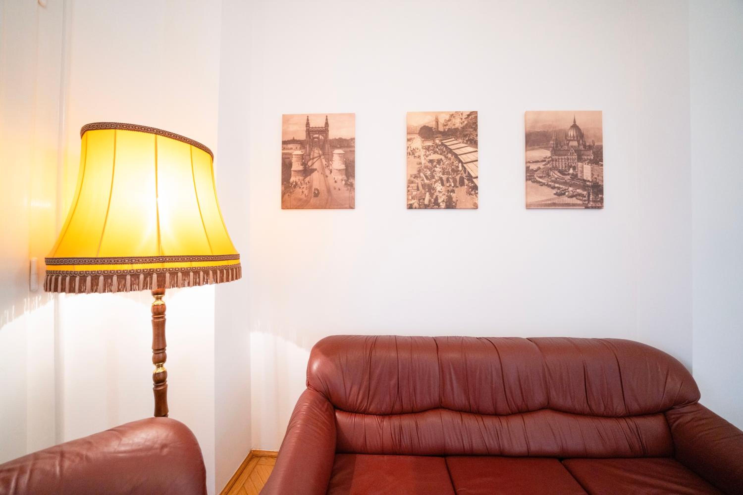 Pozsonyi Street 3BR, Balcony Family Retreat