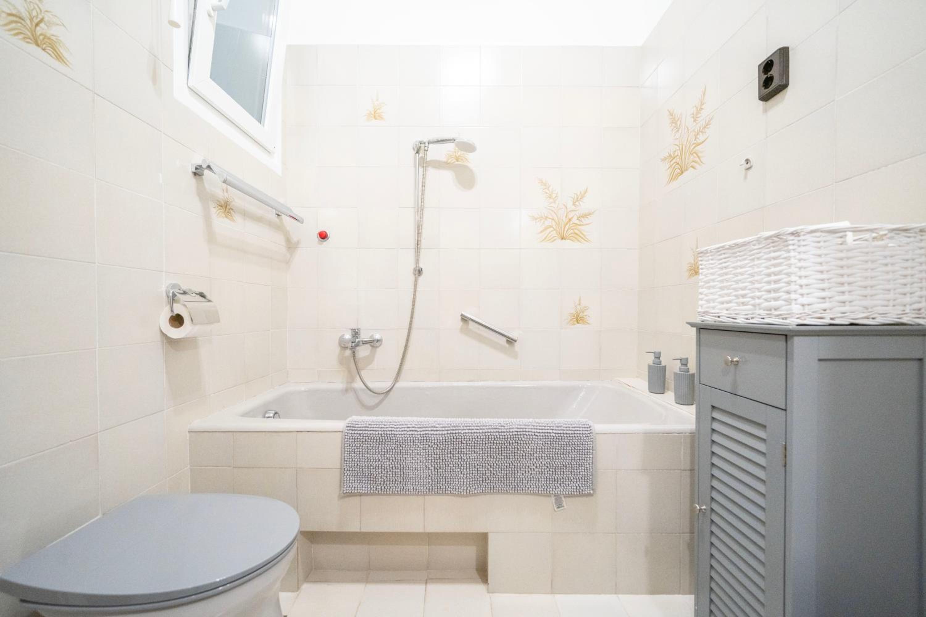 Pozsonyi Street 3BR, Balcony Family Retreat