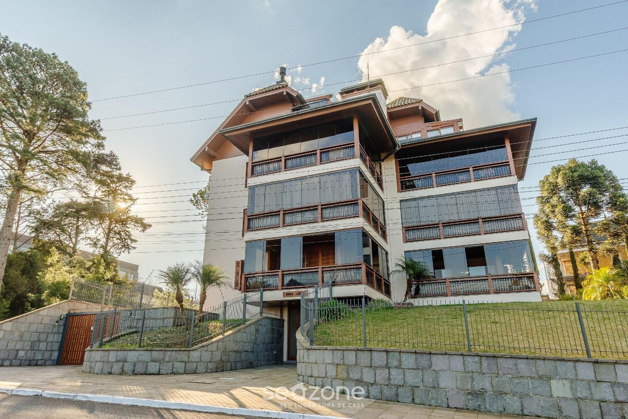 3 Bedroom Apartment with Mountain View RLU0302