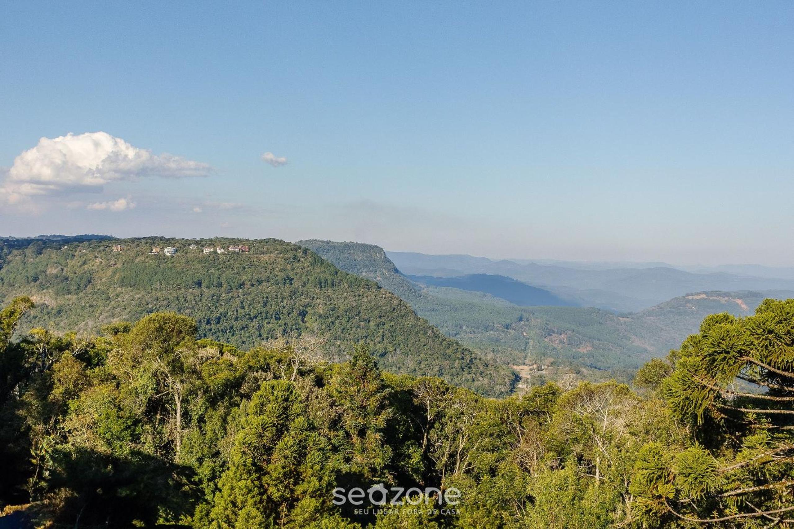 3 Bedroom Apartment with Mountain View RLU0302