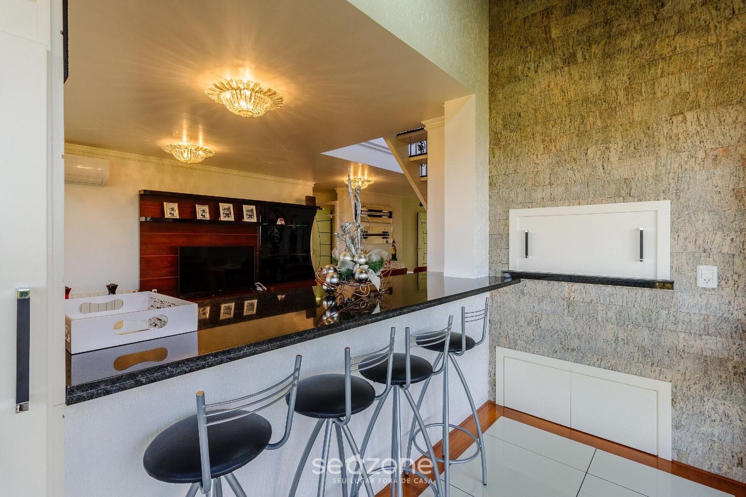 3 Bedroom Apartment with Mountain View RLU0302