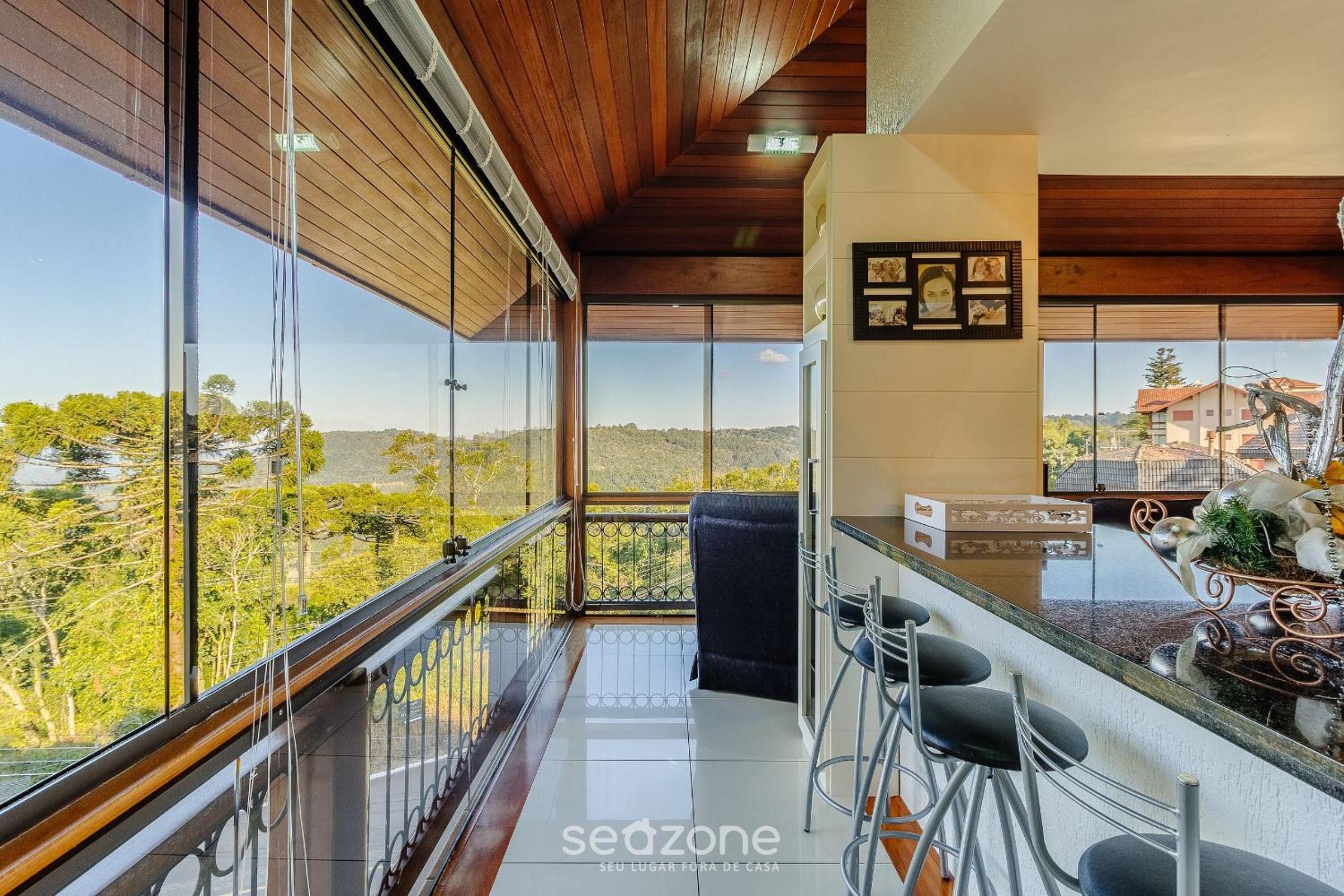 3 Bedroom Apartment with Mountain View RLU0302