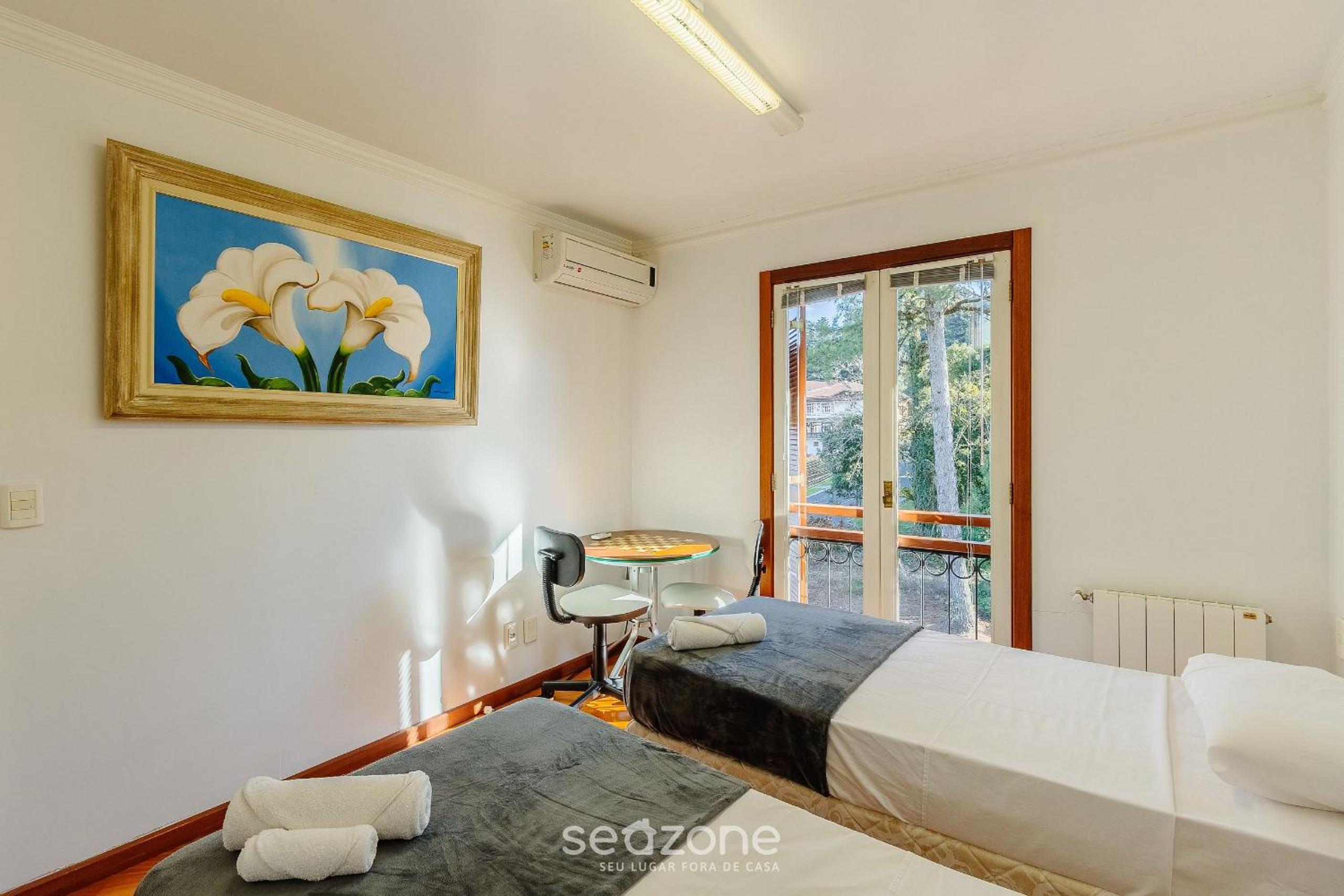 3 Bedroom Apartment with Mountain View RLU0302